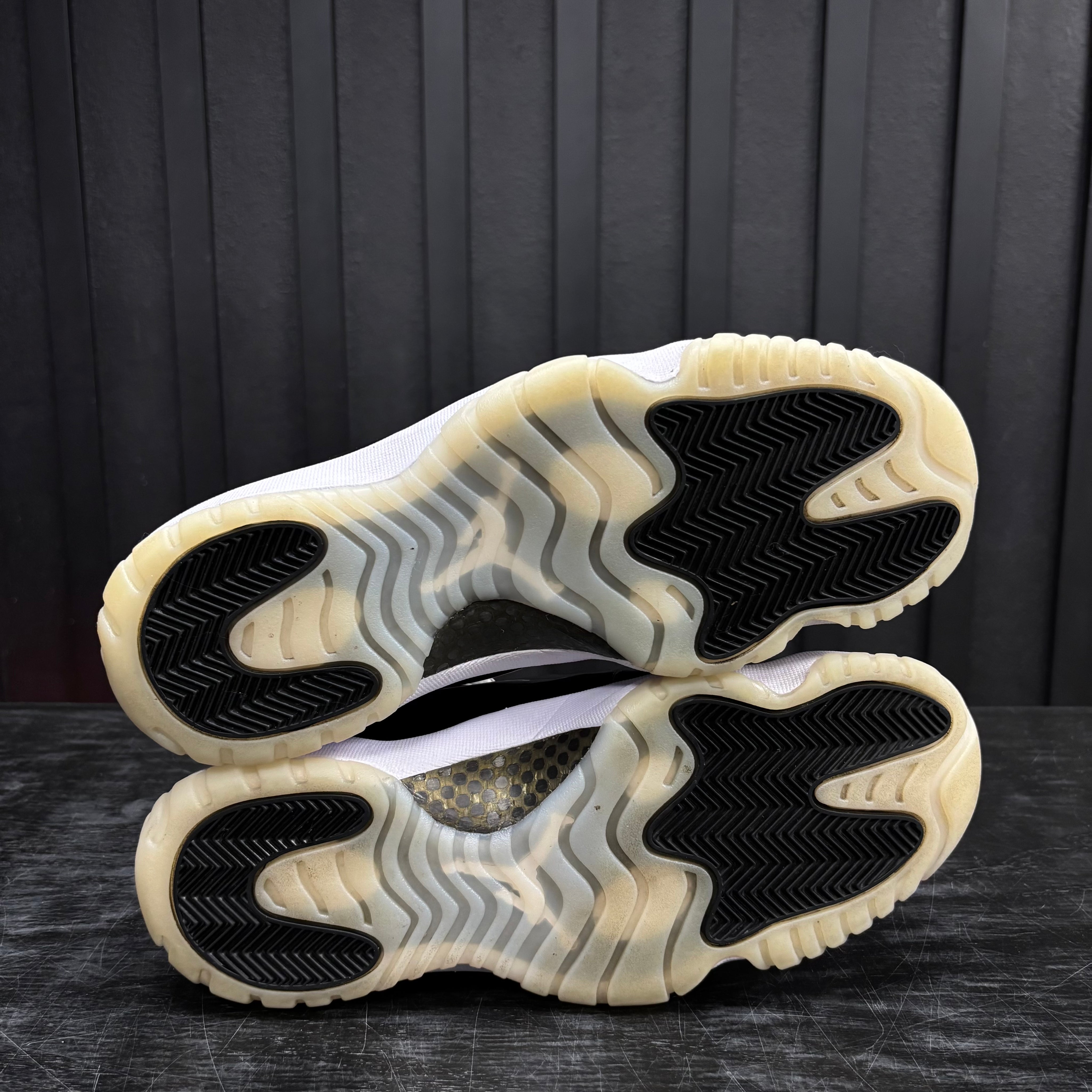 Jordan 11 Retro DMP Gratitude (2023) - Used - 1869