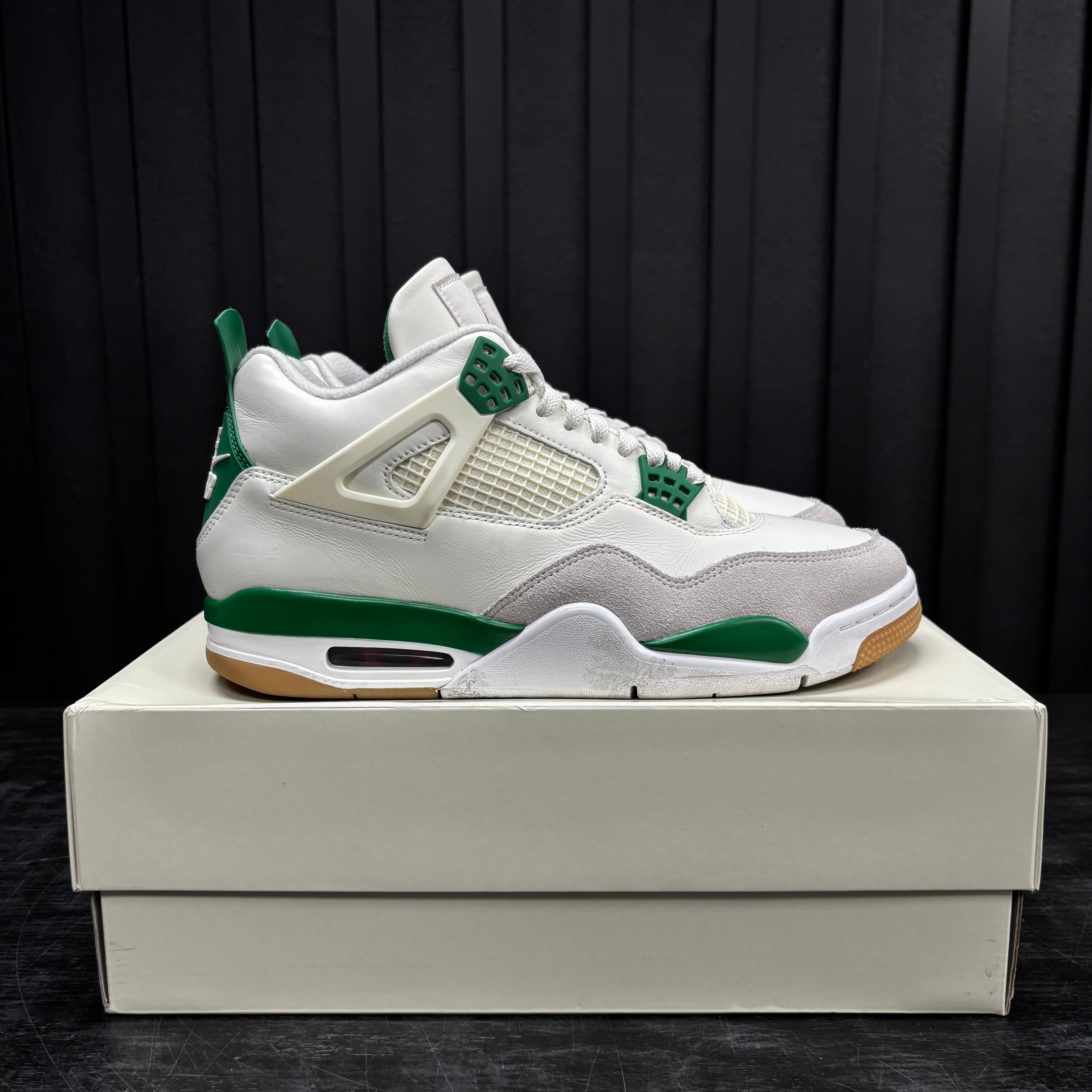 Jordan 4 Retro SB Pine Green - Used - 1885