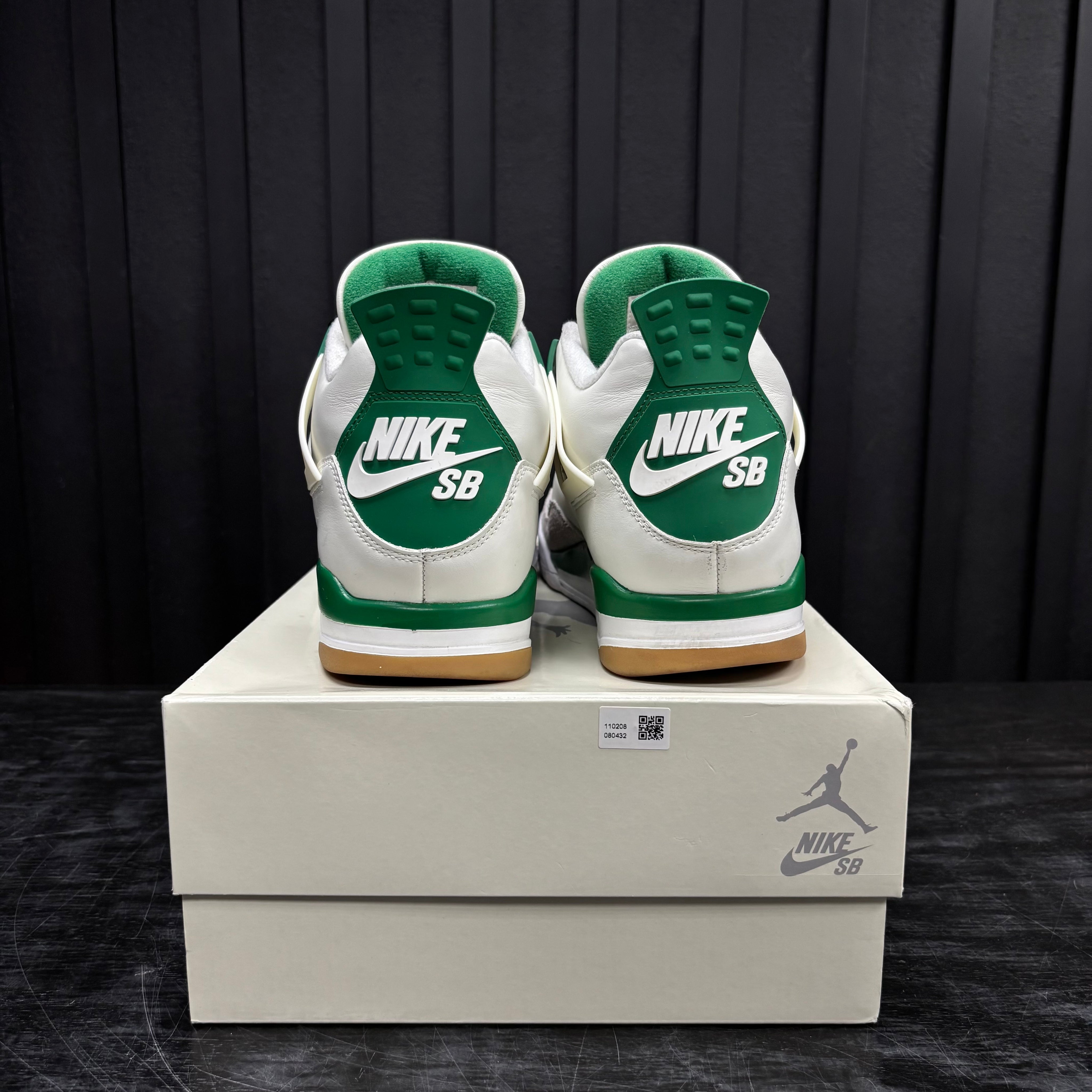 Jordan 4 Retro SB Pine Green - Used - 1885