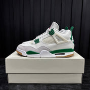 Jordan 4 Retro SB Pine Green - Used - 1885