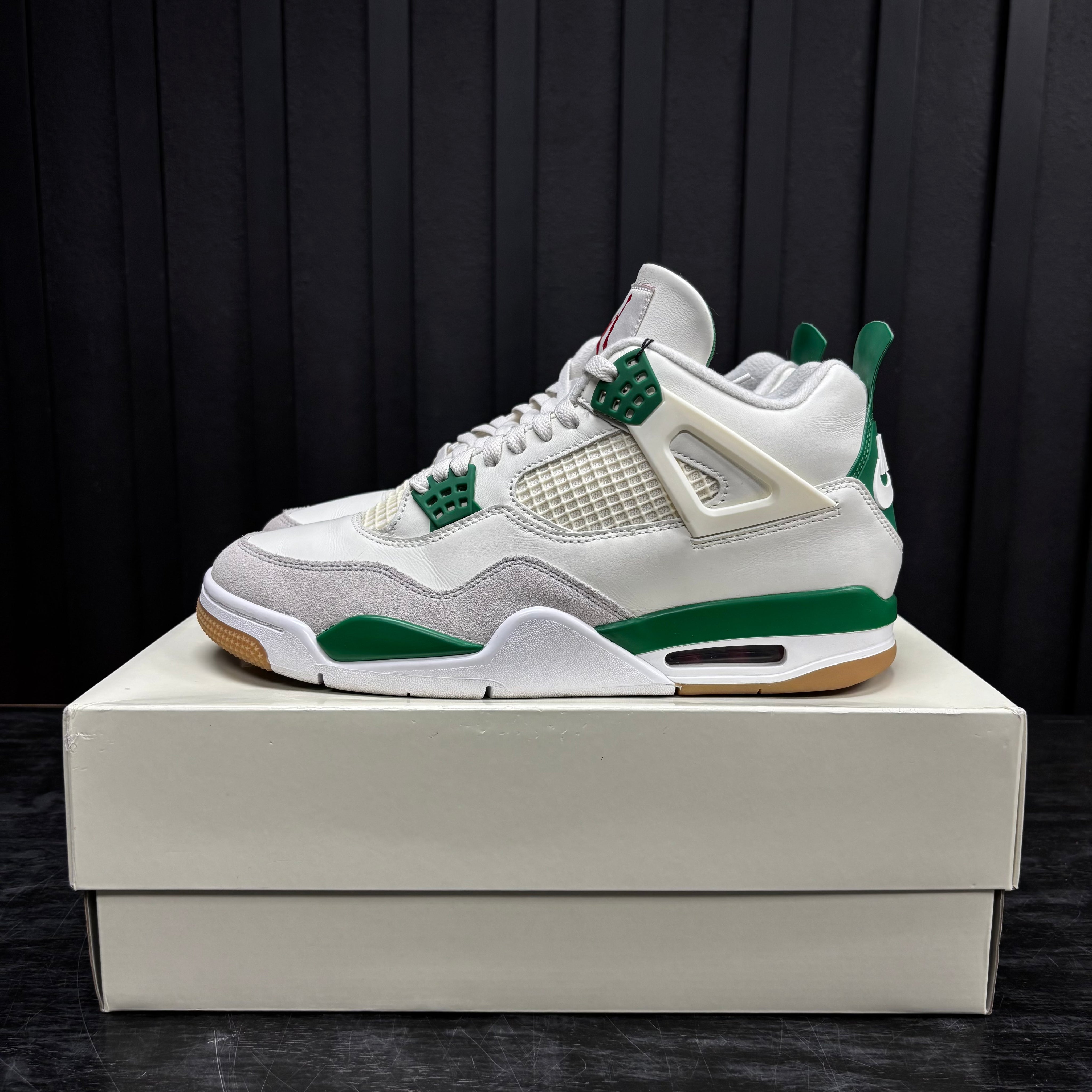 Jordan 4 Retro SB Pine Green - Used - 1885
