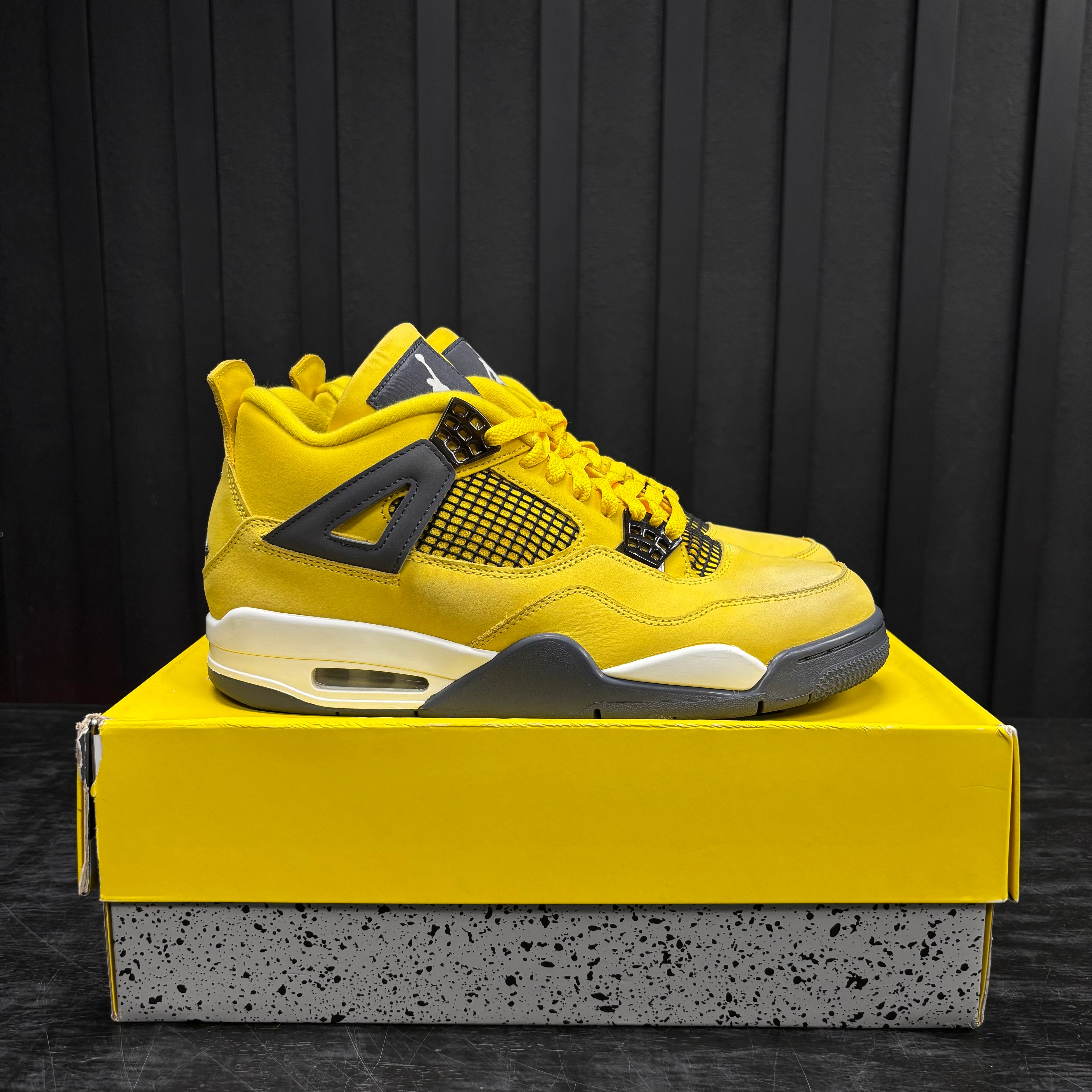 Jordan 4 Retro Lightning (2021) - Used - 3801