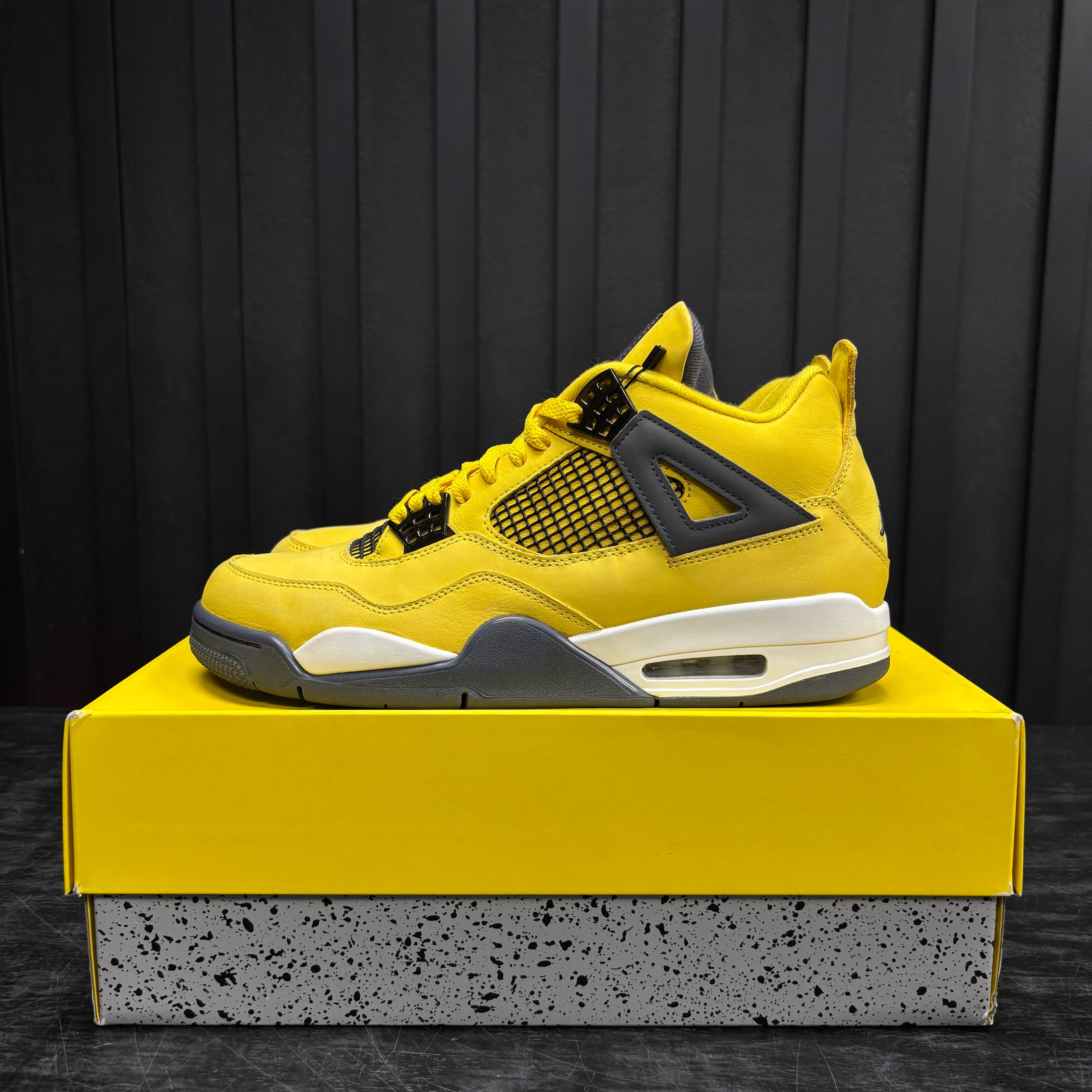 Jordan 4 Retro Lightning (2021) - Used - 3801
