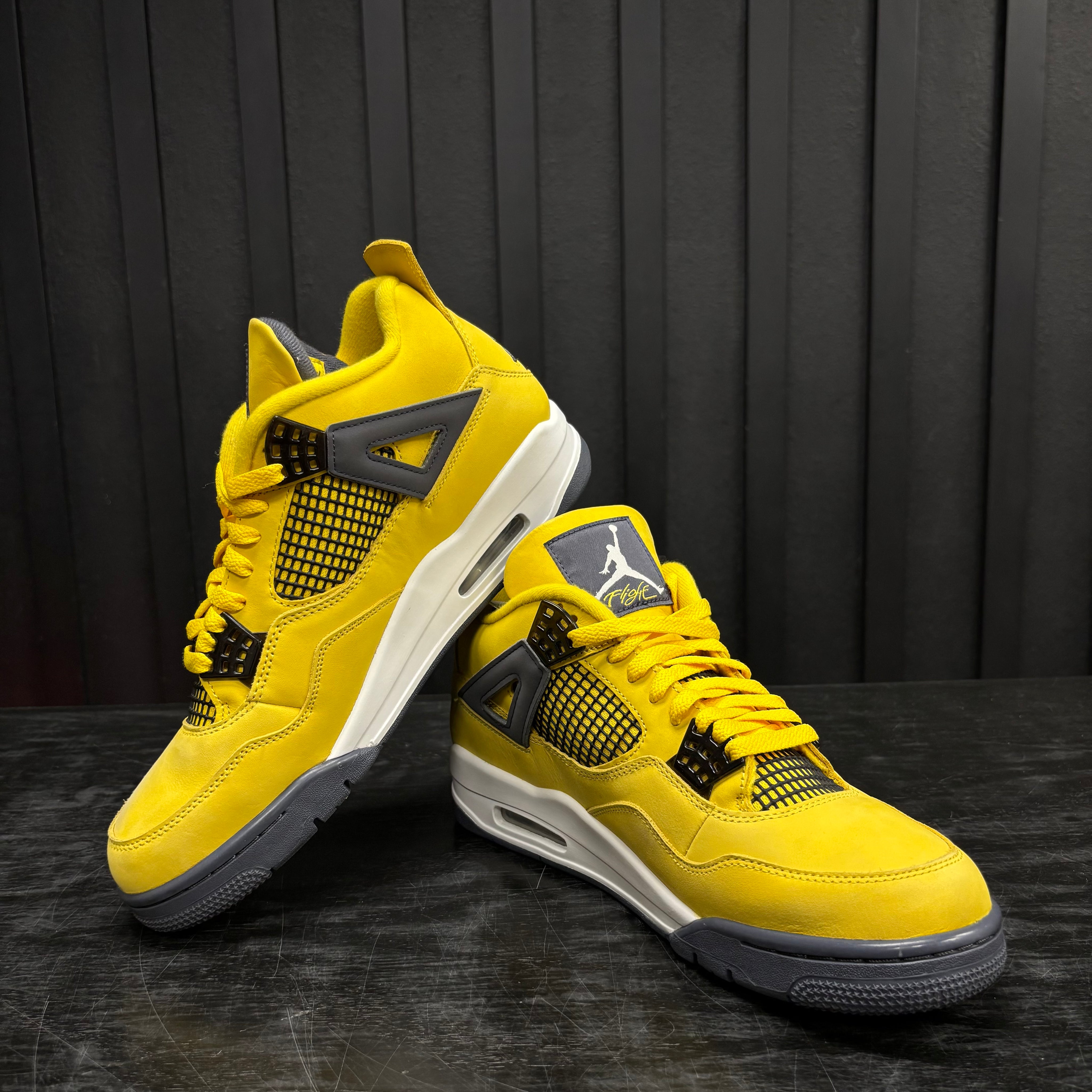 Jordan 4 Retro Lightning (2021) - Used - 3801