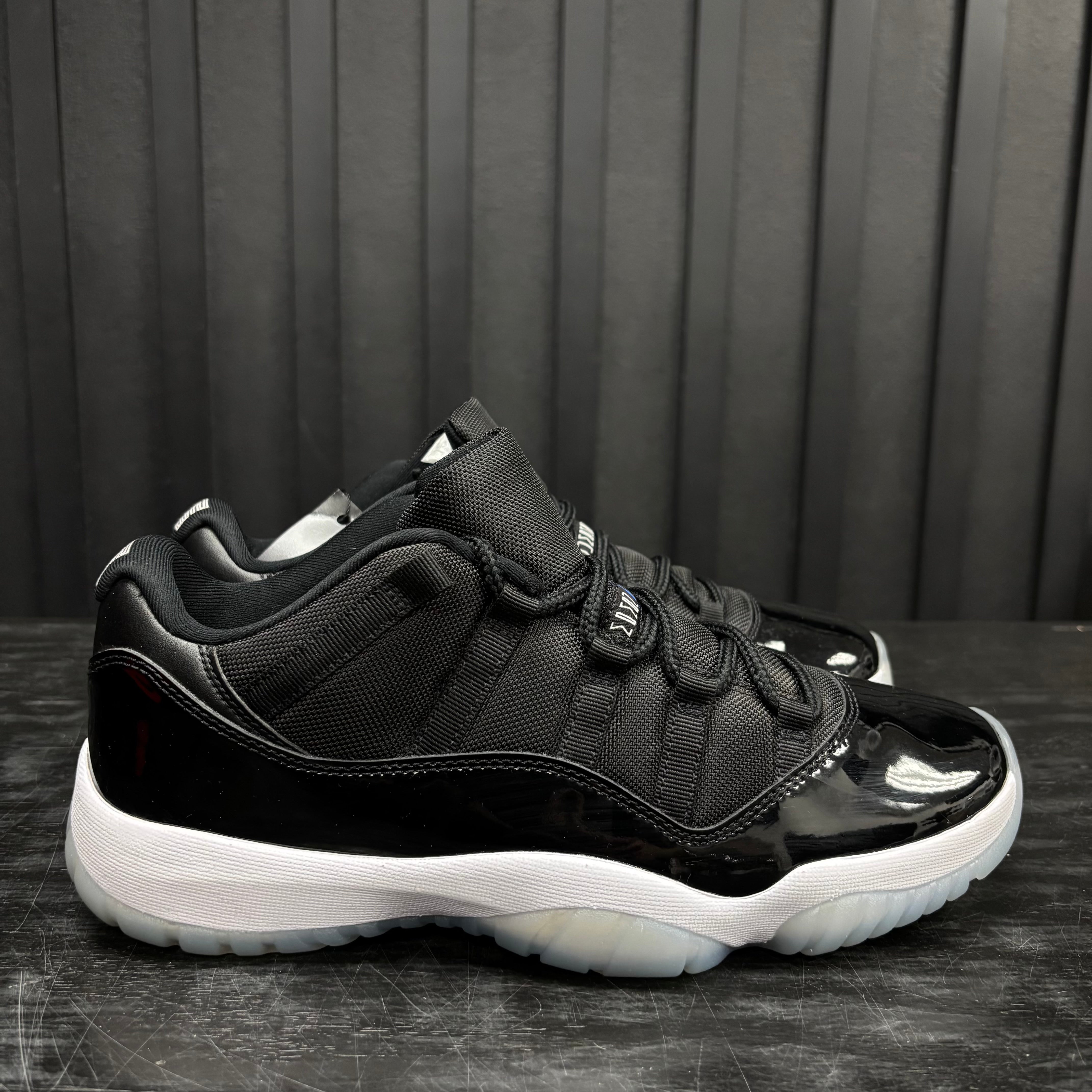 Jordan 11 Retro Low Space Jam - Used - 3878