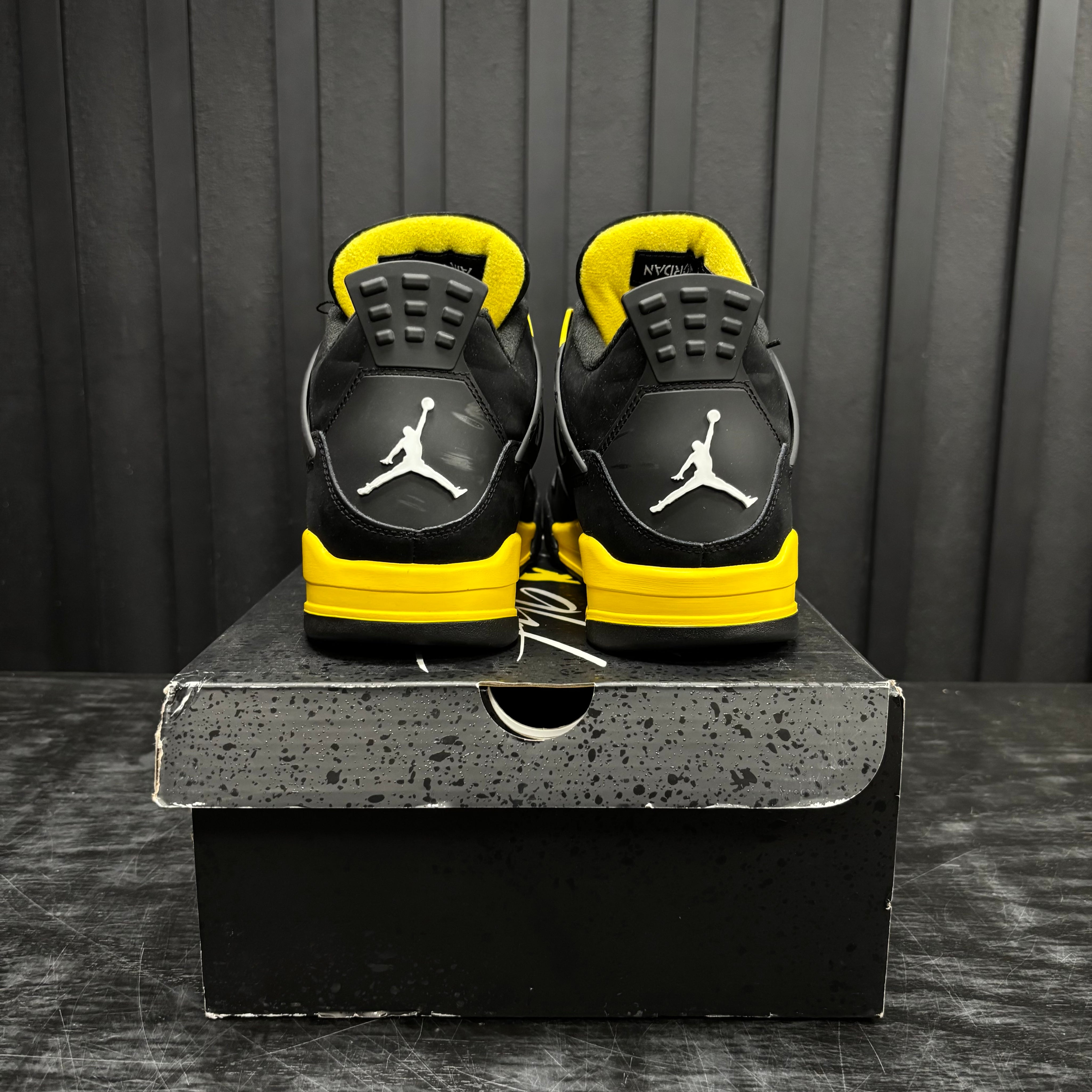 Jordan 4 Retro Thunder (2023) - Used - 1893