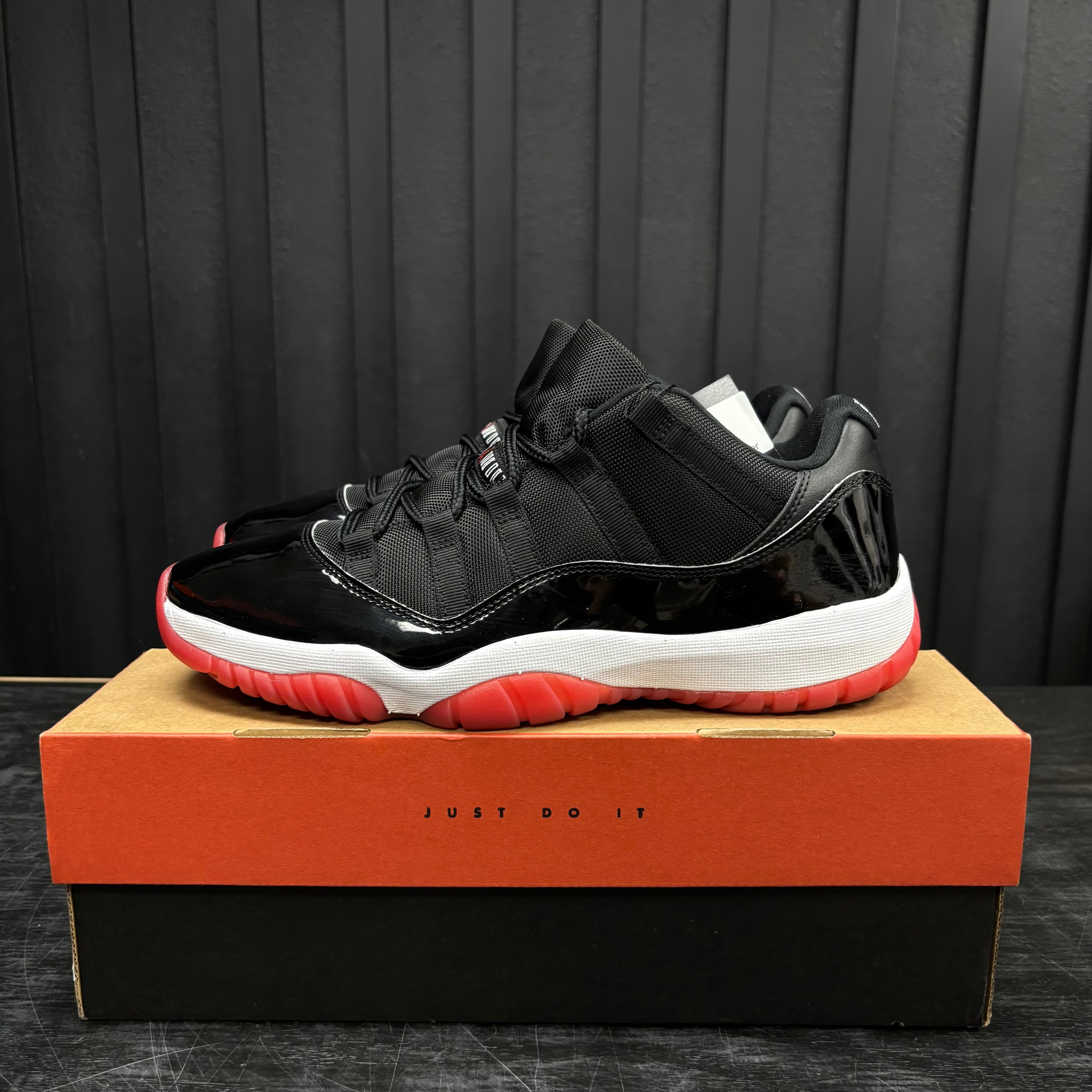 Jordan 11 Retro Low Bred (2025) - Used - 1896