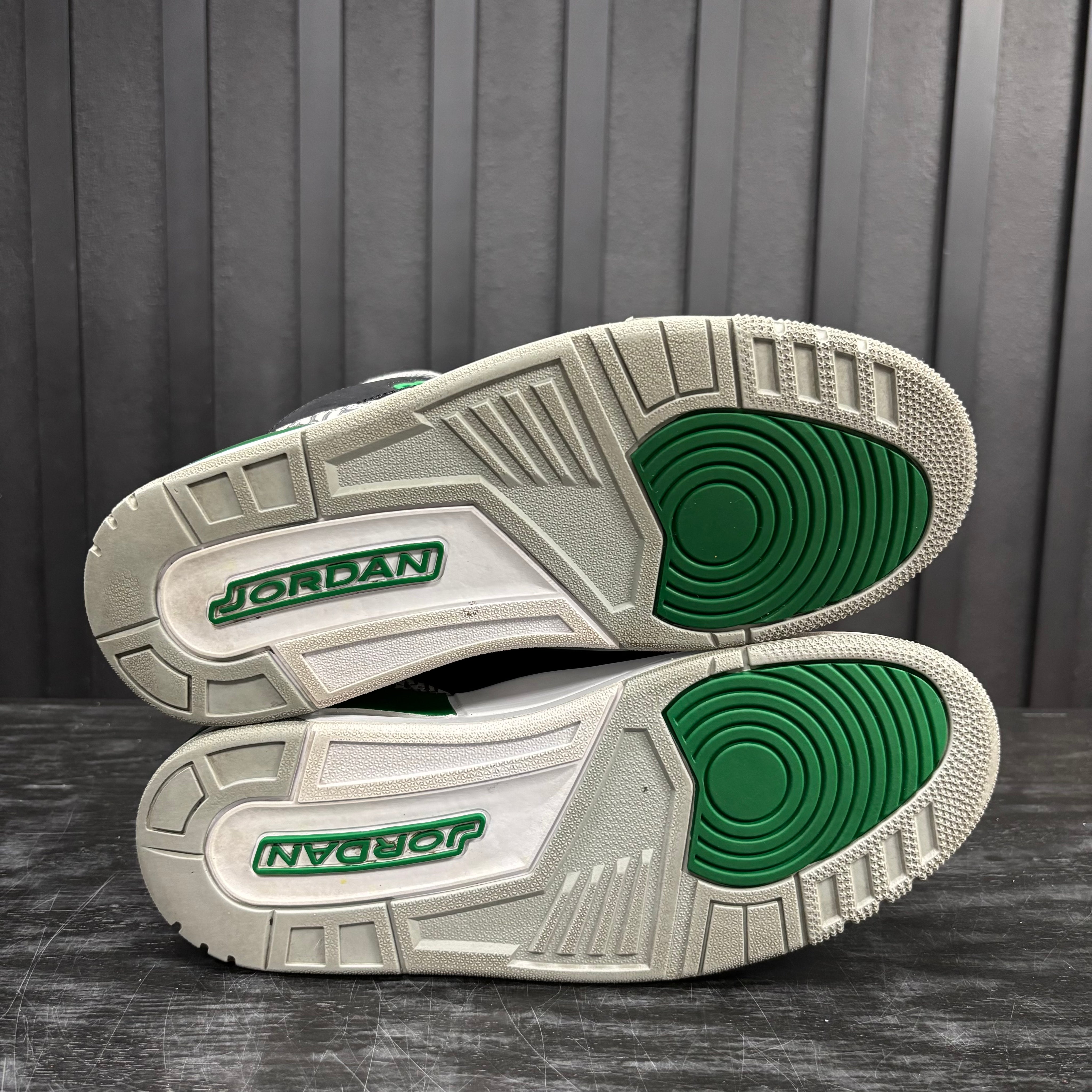 Jordan 3 Retro Pine Green - Used - 1910