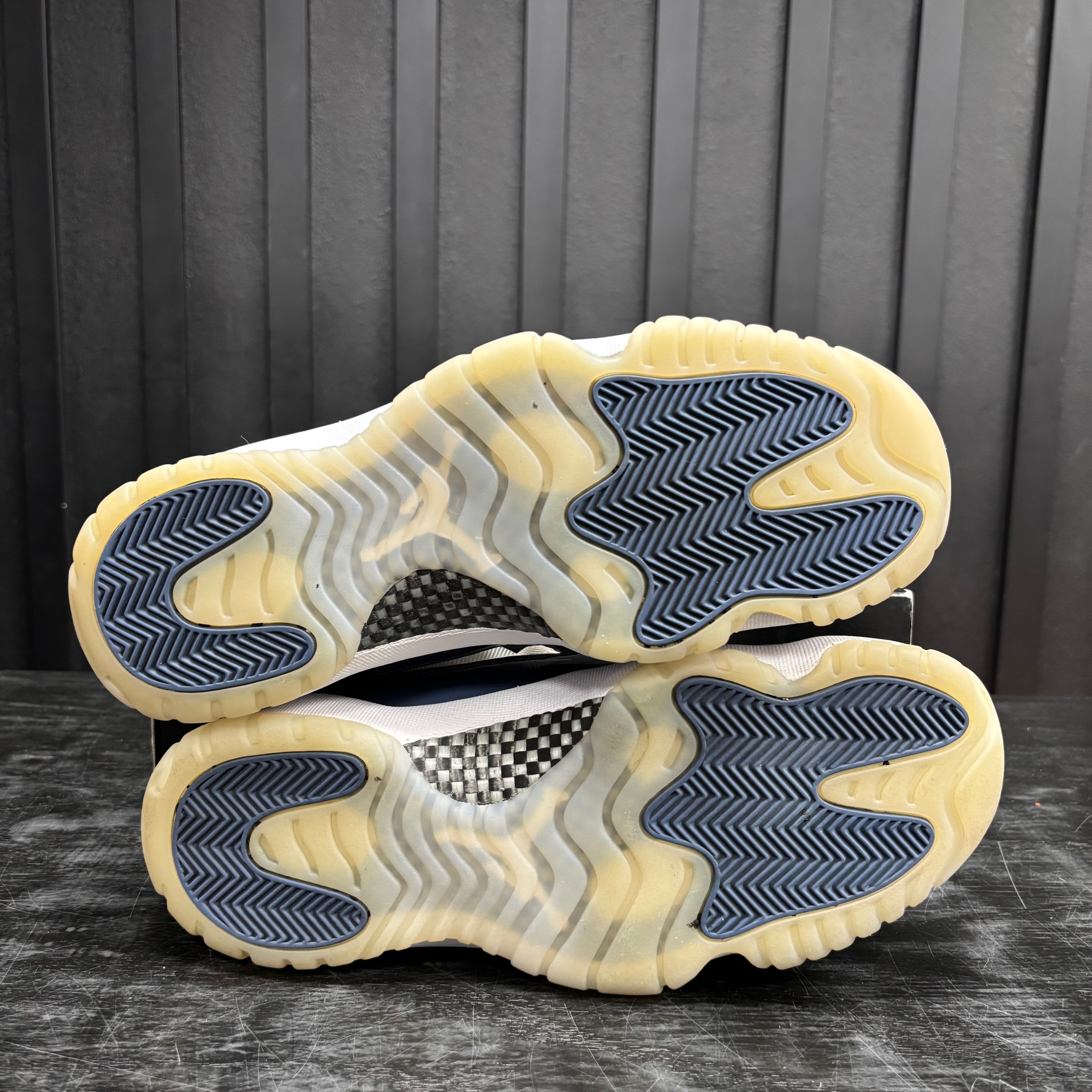 Jordan 11 Retro Low Diffused Blue - Used - 4417