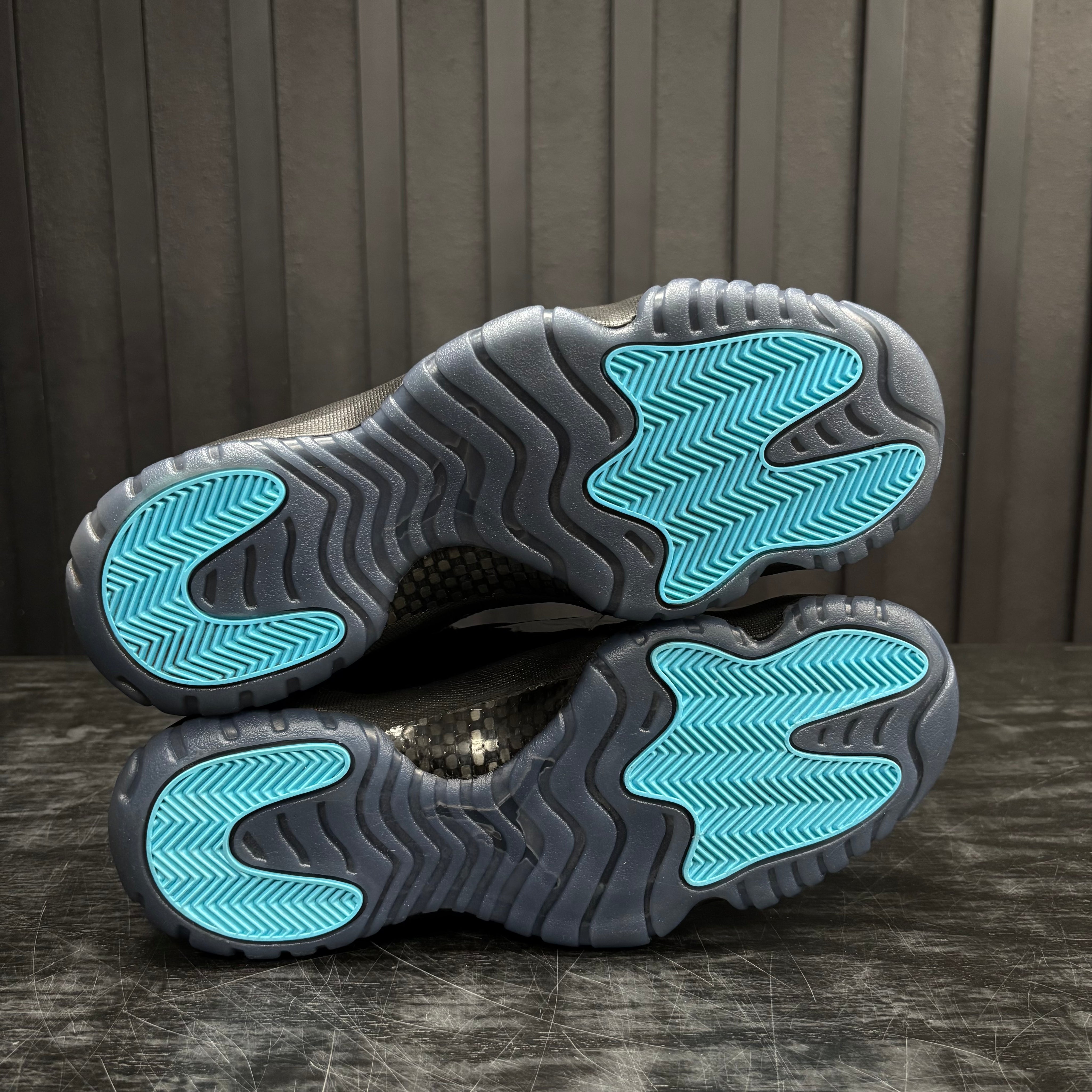 Jordan 11 Retro Gamma Blue (2025) - Used - 1915