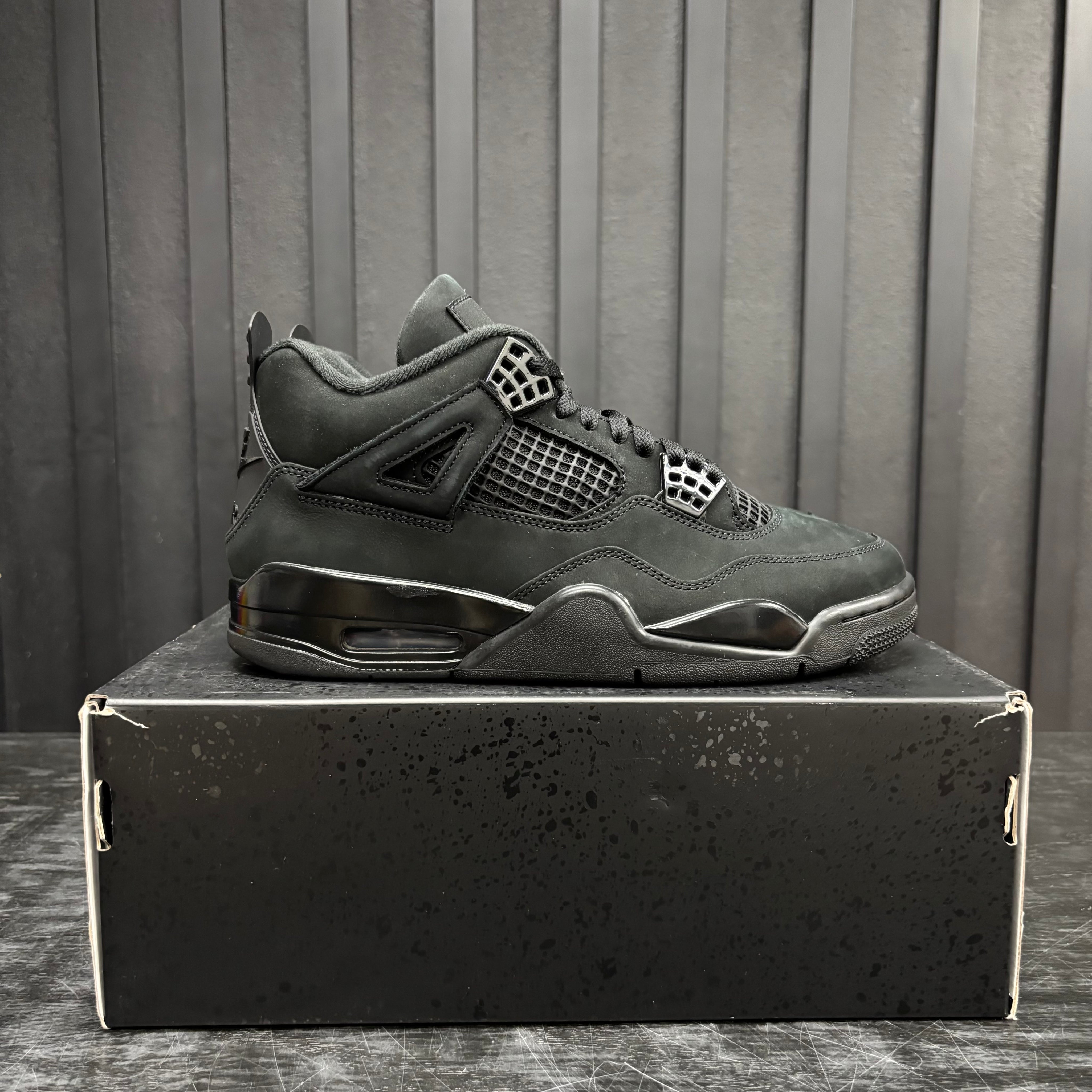Jordan 4 Retro Black Cat (2025) - Used - 1933