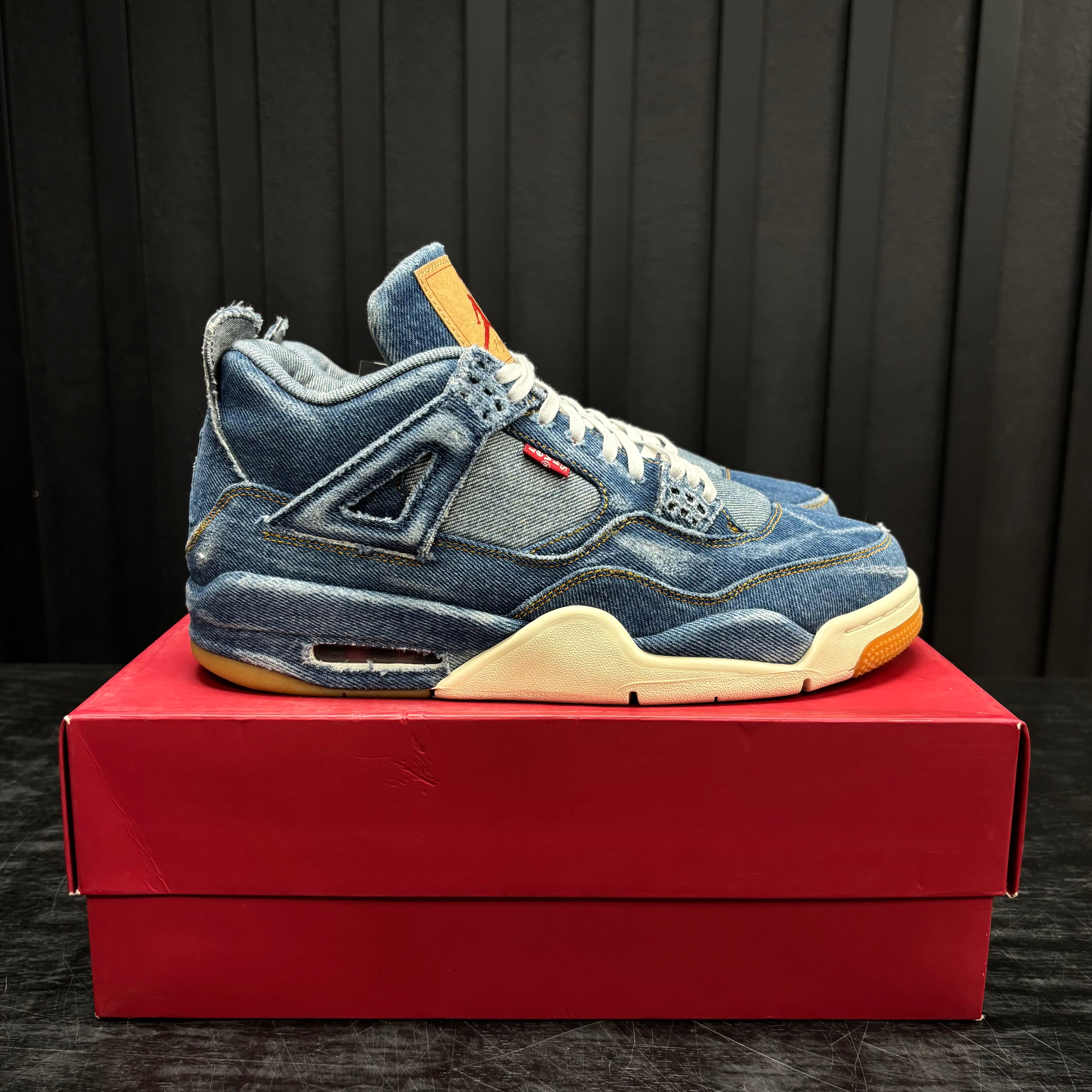 Jordan 4 Retro Levi's Denim (Tag with Levi's Logo) - Used 1951