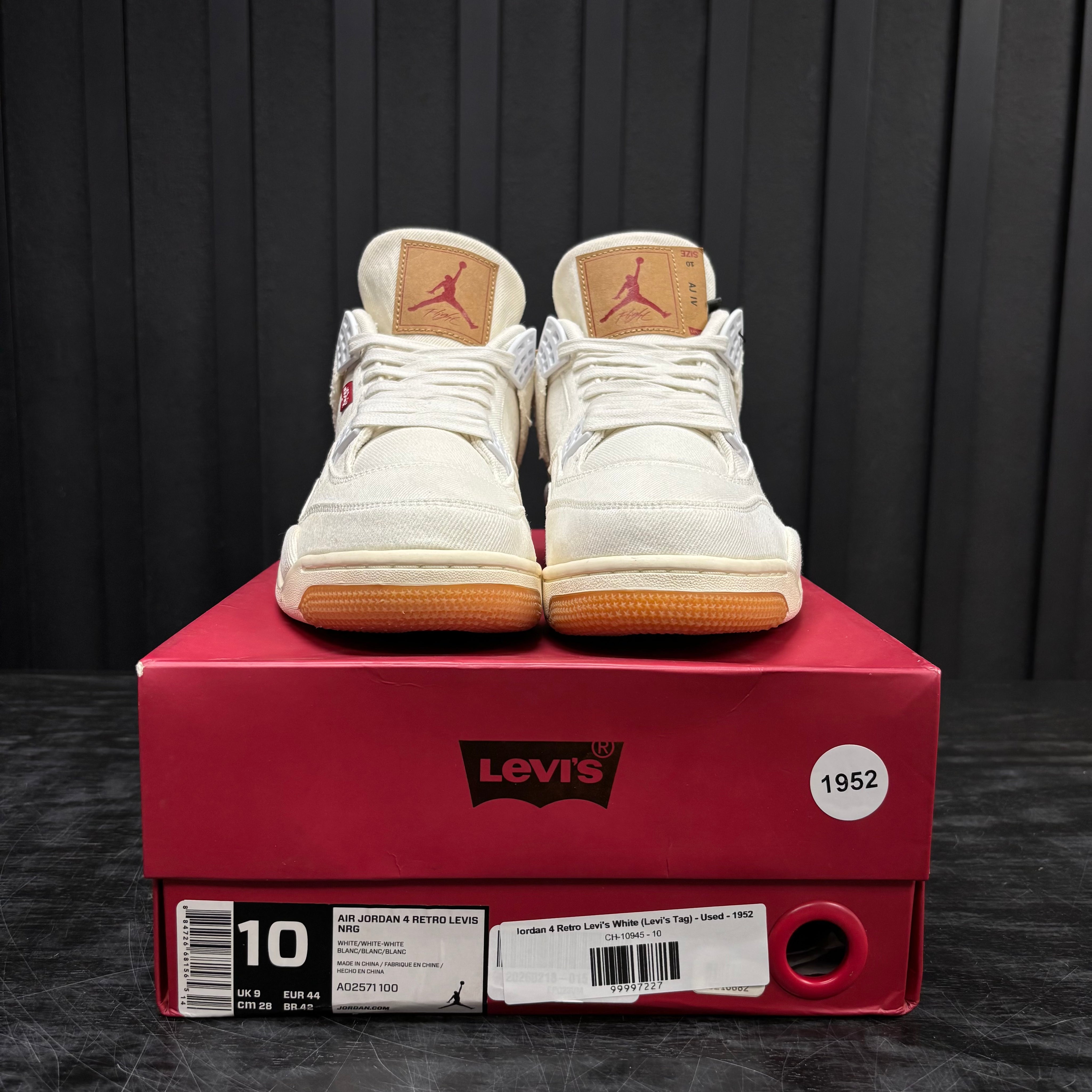 Jordan 4 Retro Levi's White (Levi's Tag) - Used - 1952