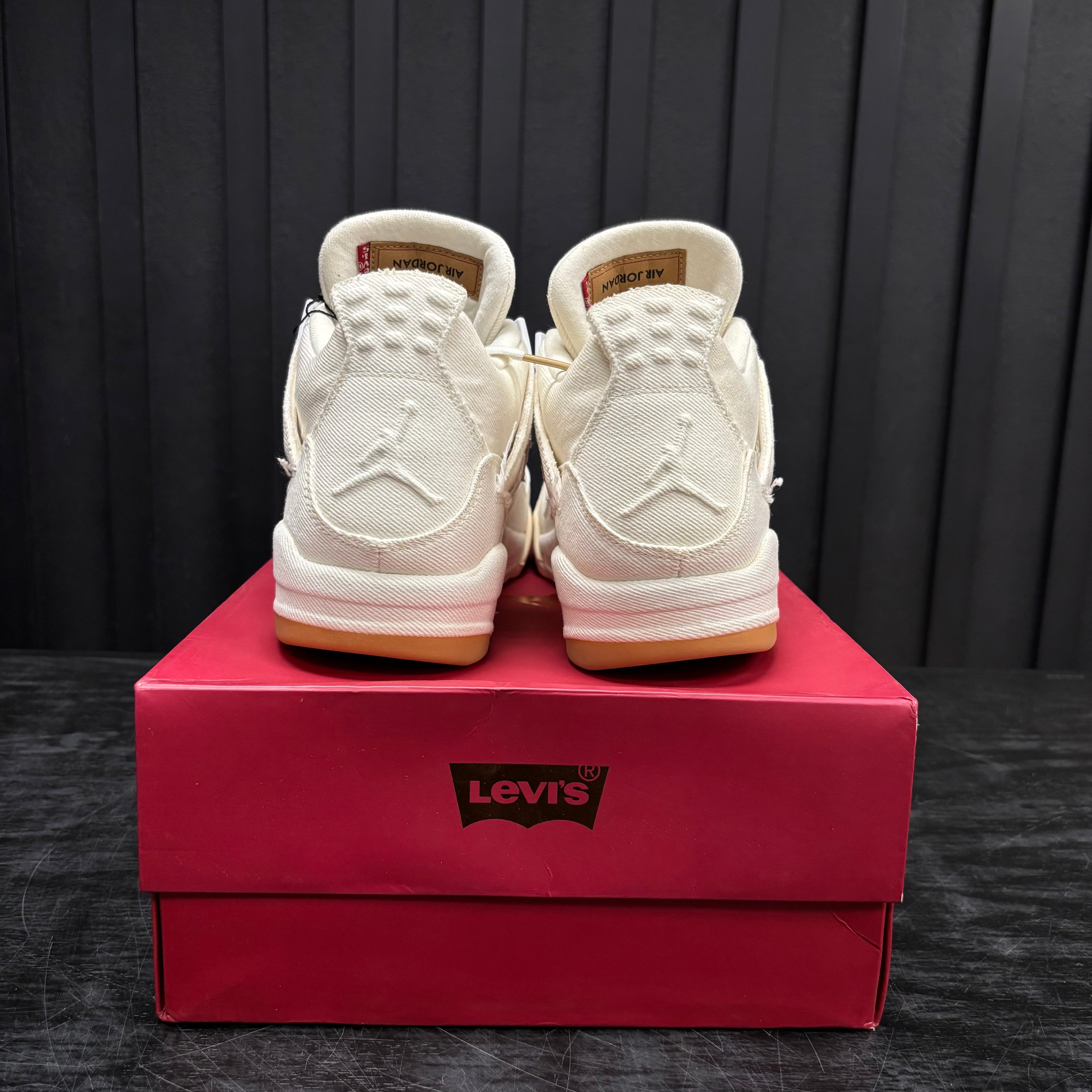 Jordan 4 Retro Levi's White (Levi's Tag) - Used - 1952