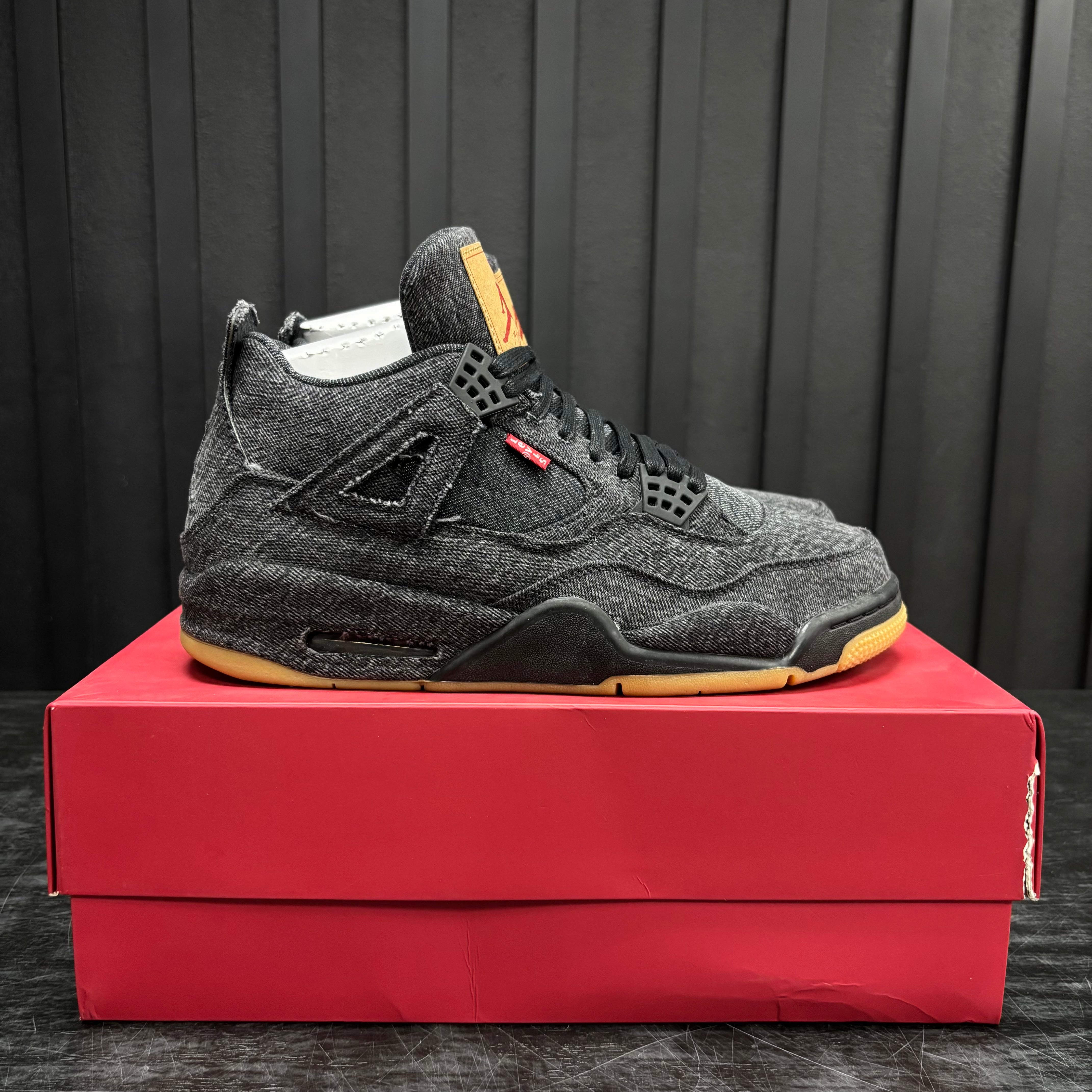 Jordan 4 Retro Levi's Black (Levi's Tag) - Used - 1950