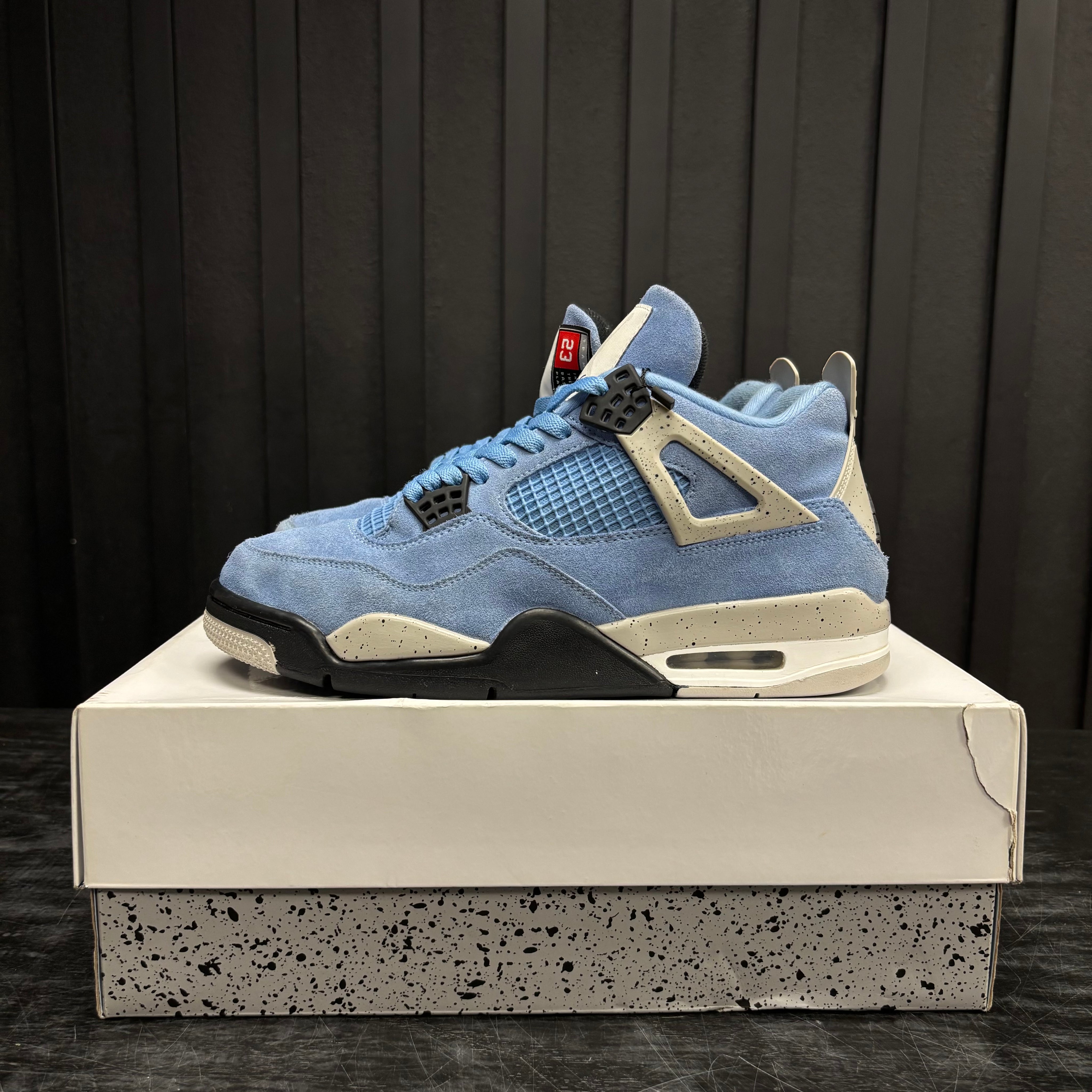 Jordan 4 Retro University Blue - Used - 1920