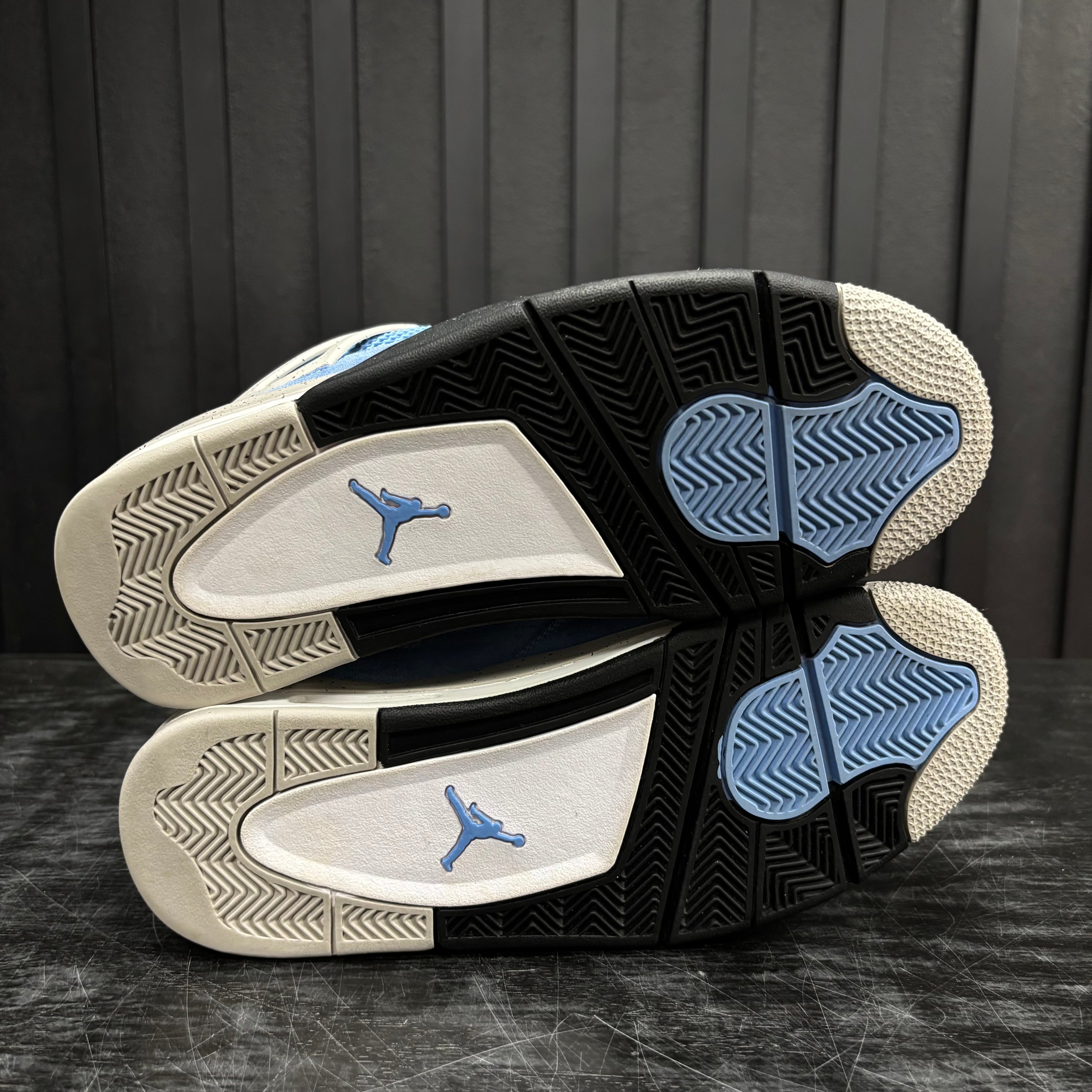 Jordan 4 Retro University Blue - Used - 1920