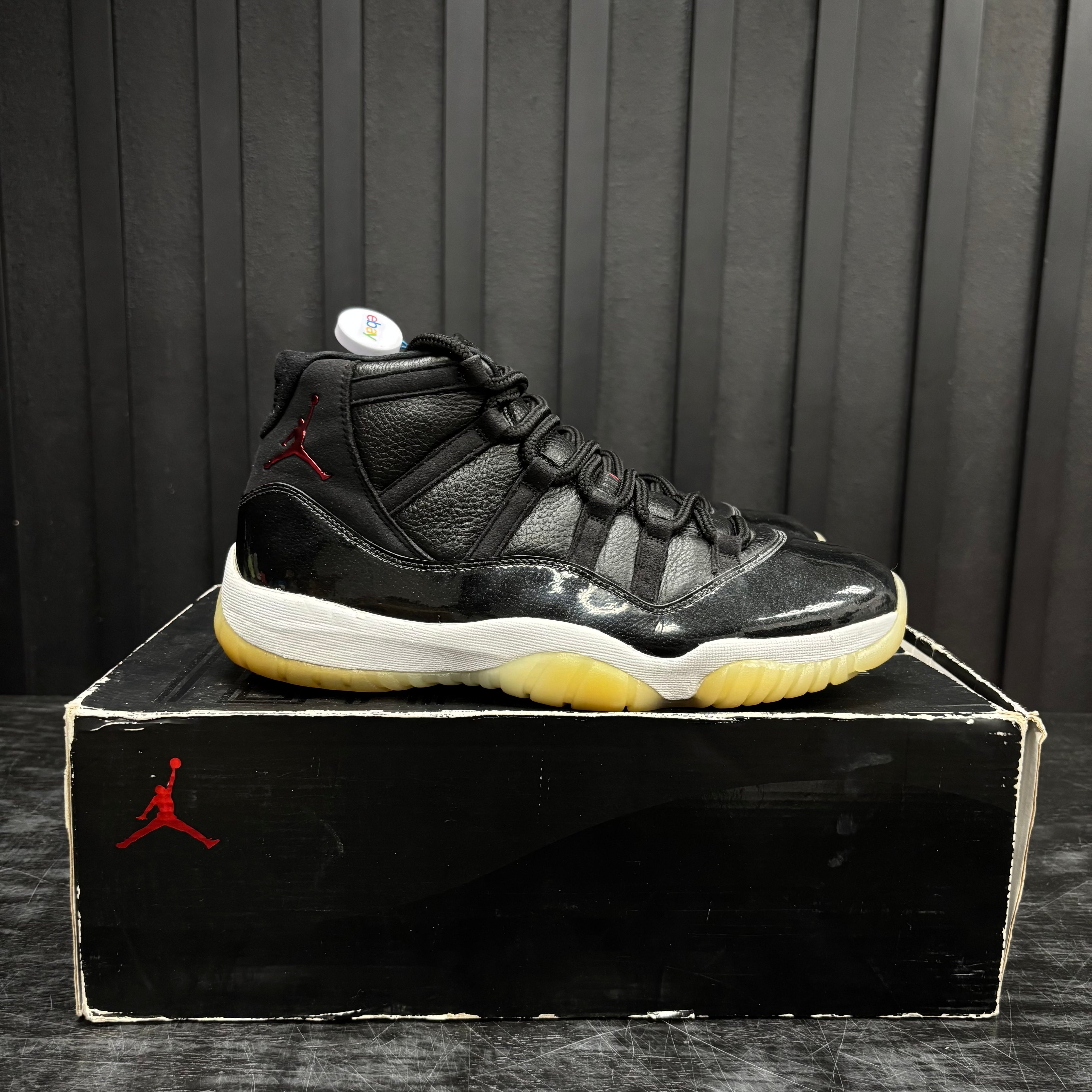 Jordan 11 Retro 72-10 - Used - 1919