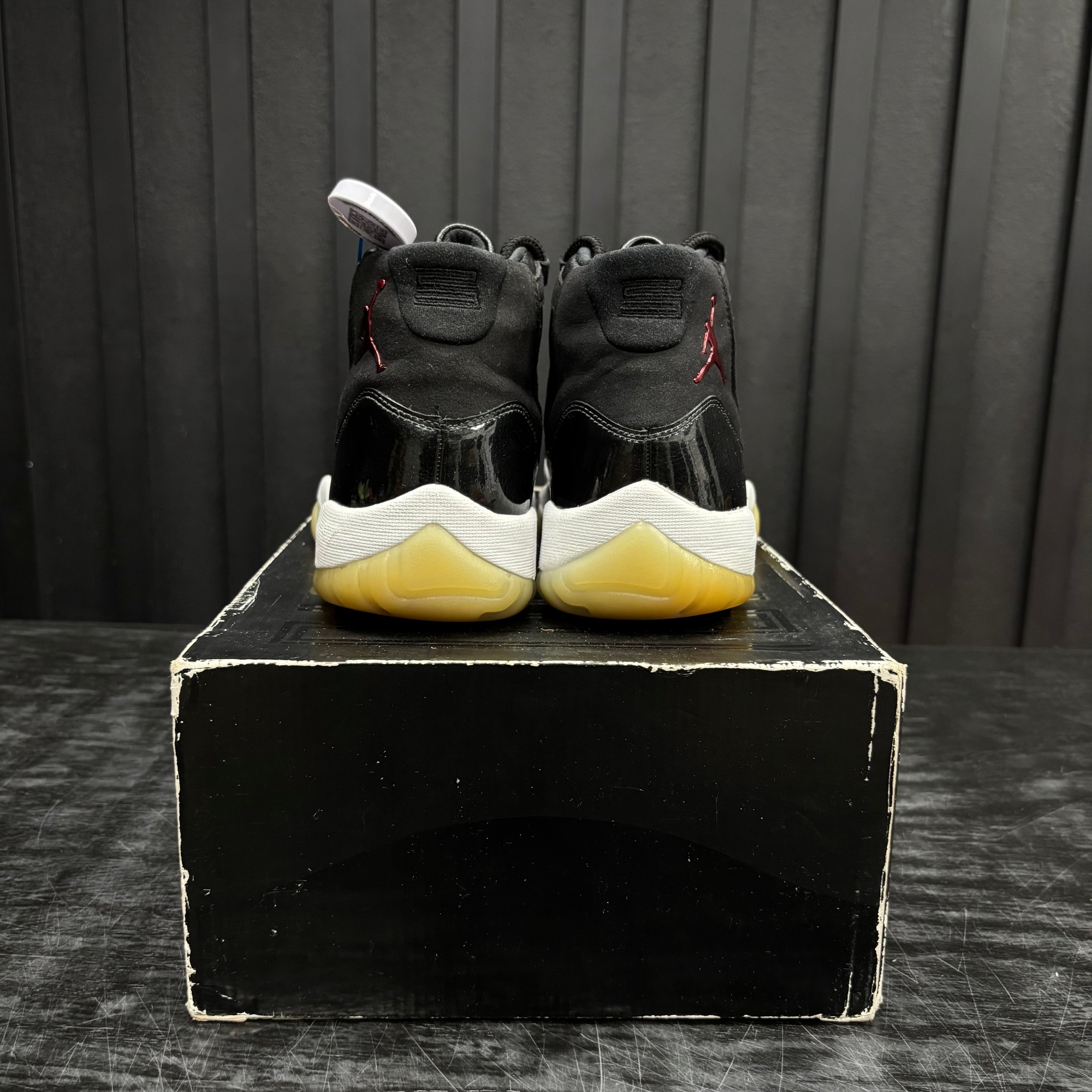 Jordan 11 Retro 72-10 - Used - 1919