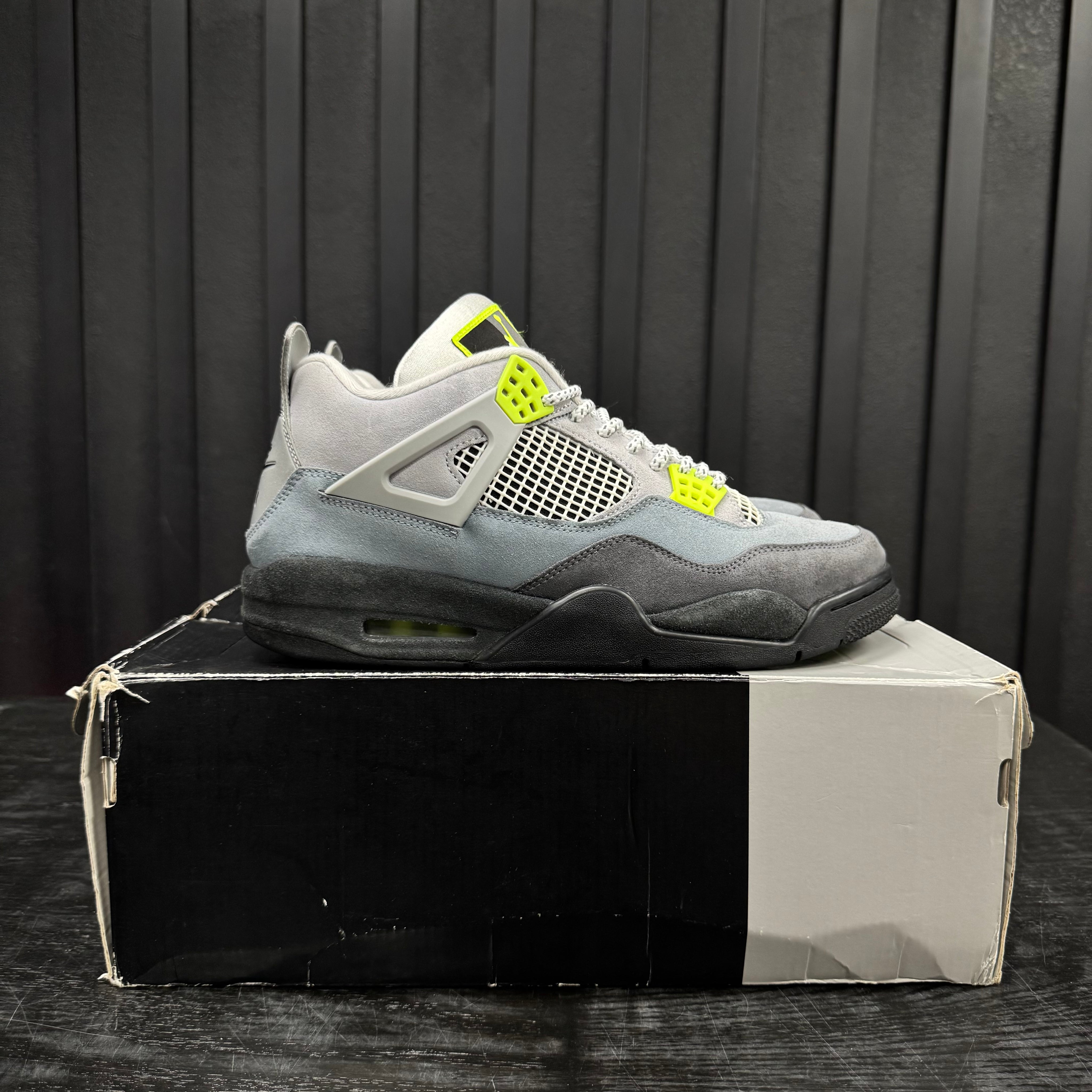 Jordan 4 Retro SE 95 Neon - Used - 1752