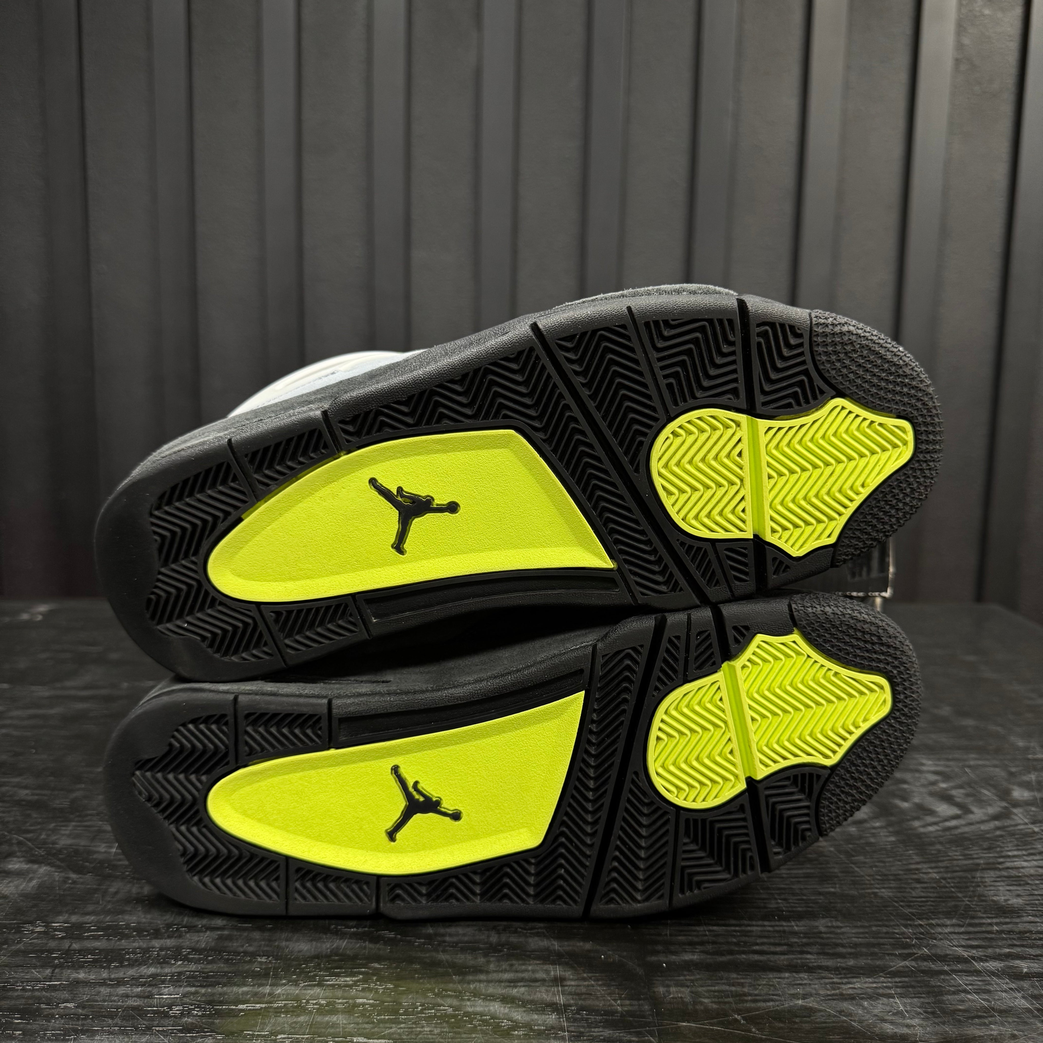 Jordan 4 Retro SE 95 Neon - Used - 1752