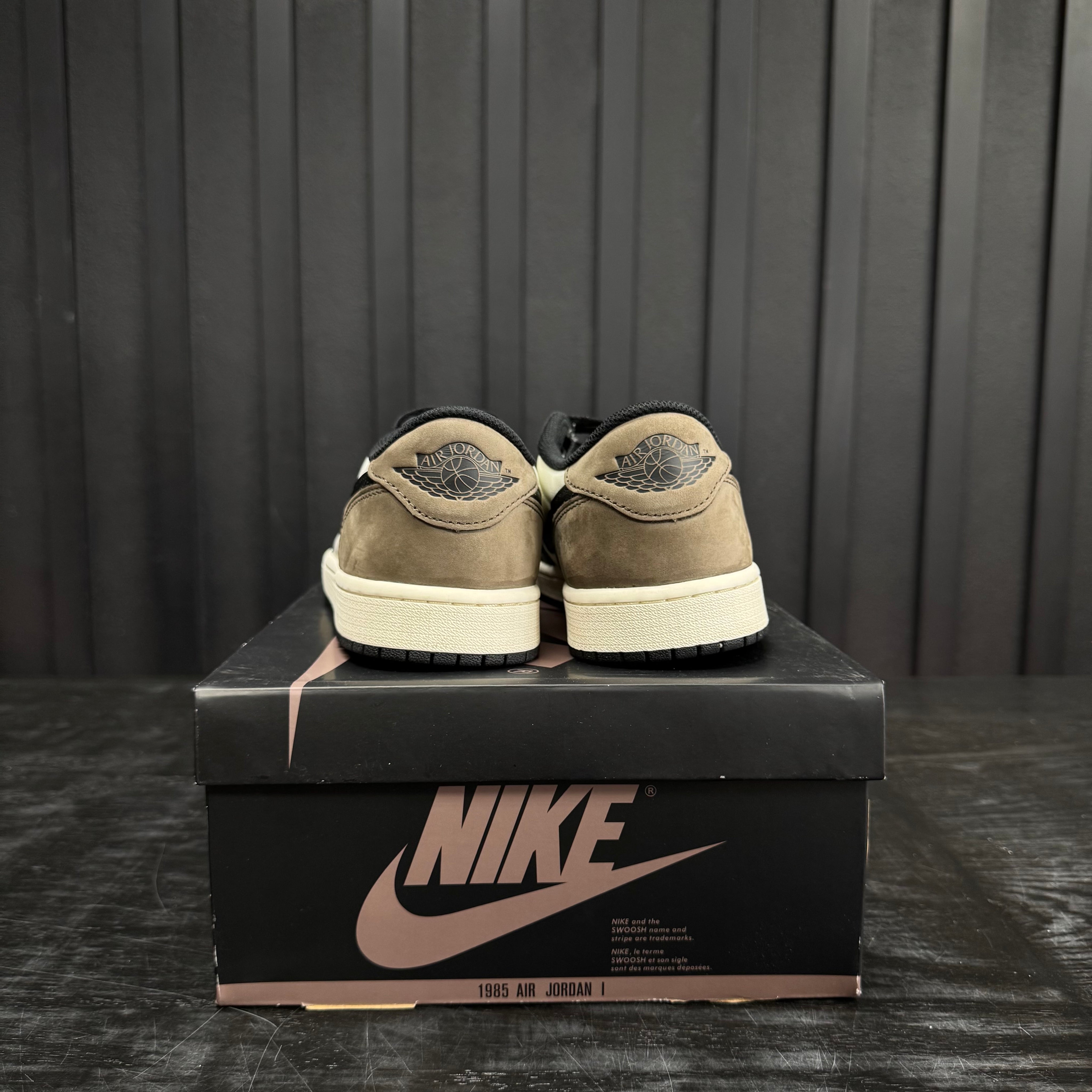 Jordan 1 Retro Low OG Mocha - Used - 1806