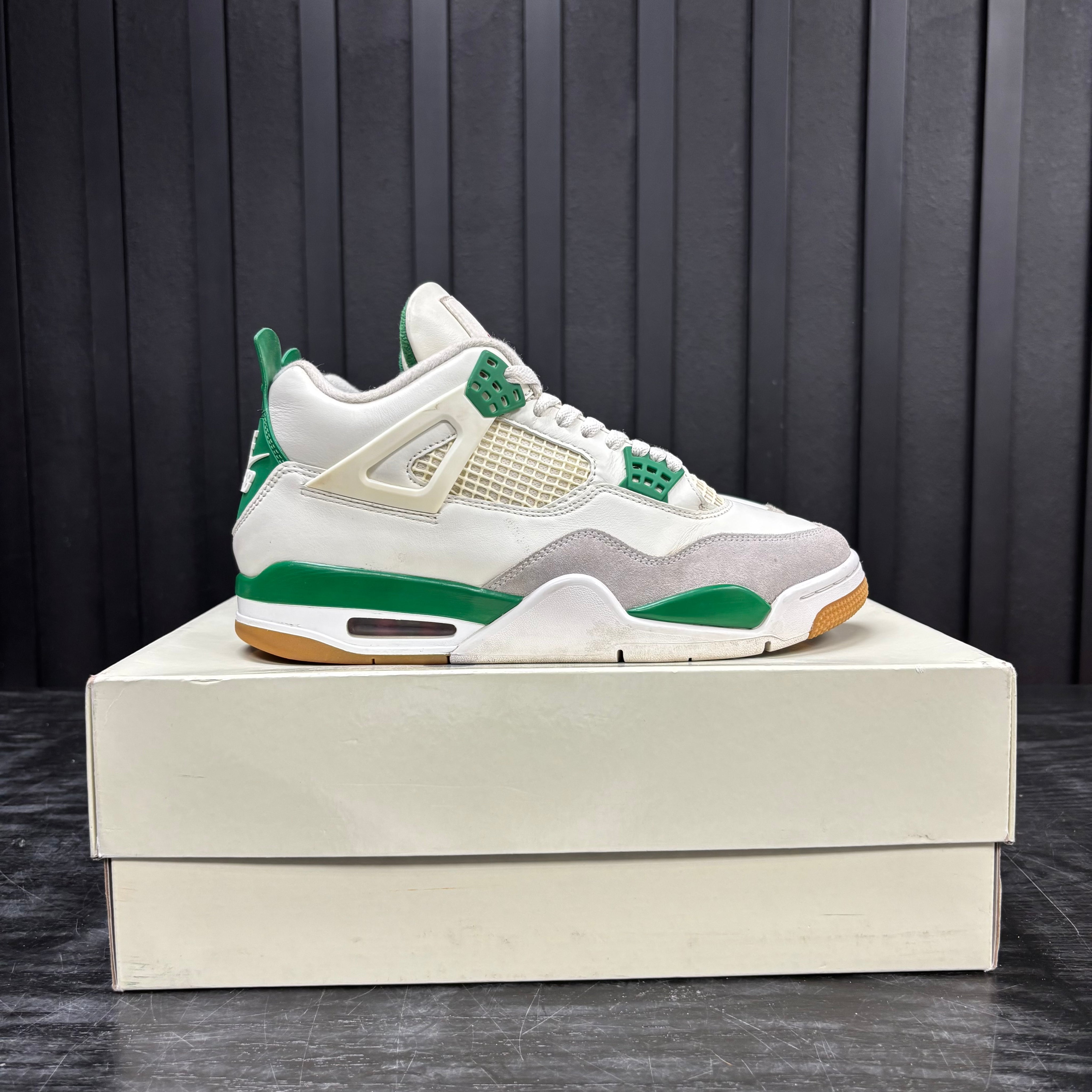 Jordan 4 Retro SB Pine Green - Used - 4732