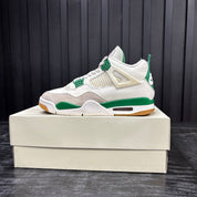 Jordan 4 Retro SB Pine Green - Used - 4732