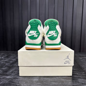 Jordan 4 Retro SB Pine Green - Used - 4732