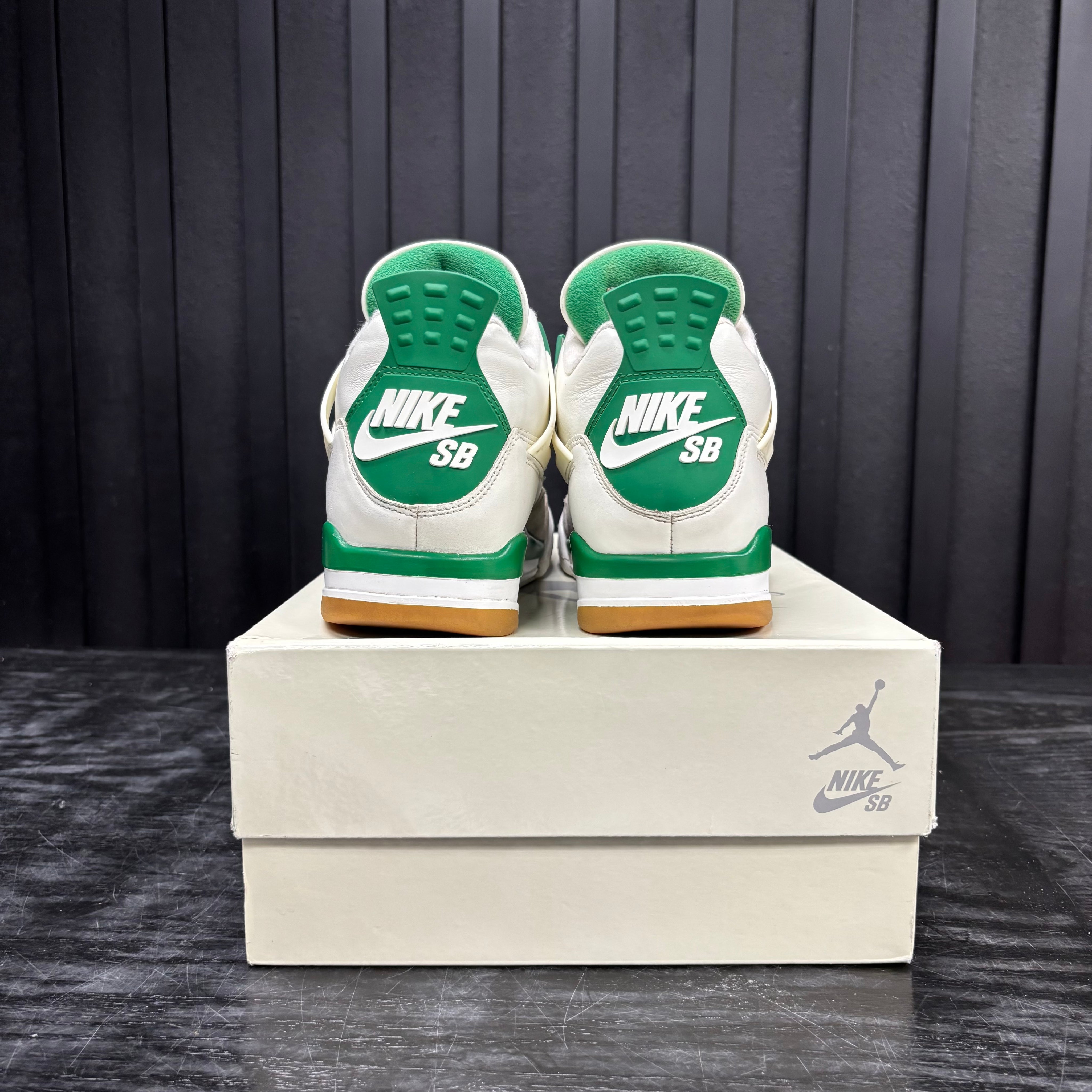 Jordan 4 Retro SB Pine Green - Used - 4732