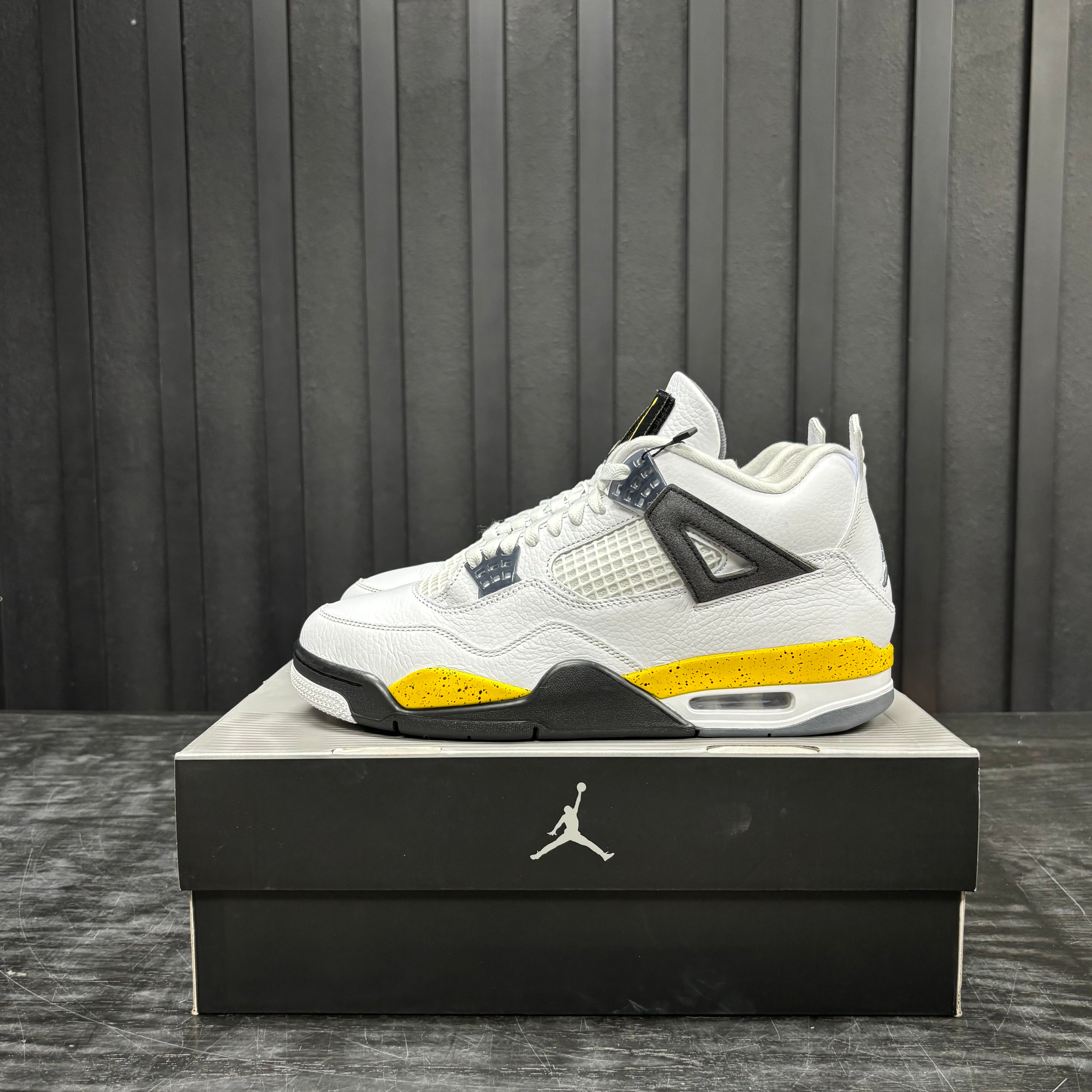 Jordan 4 Retro Rare Air Tour Yellow (2026) - Used - 4752