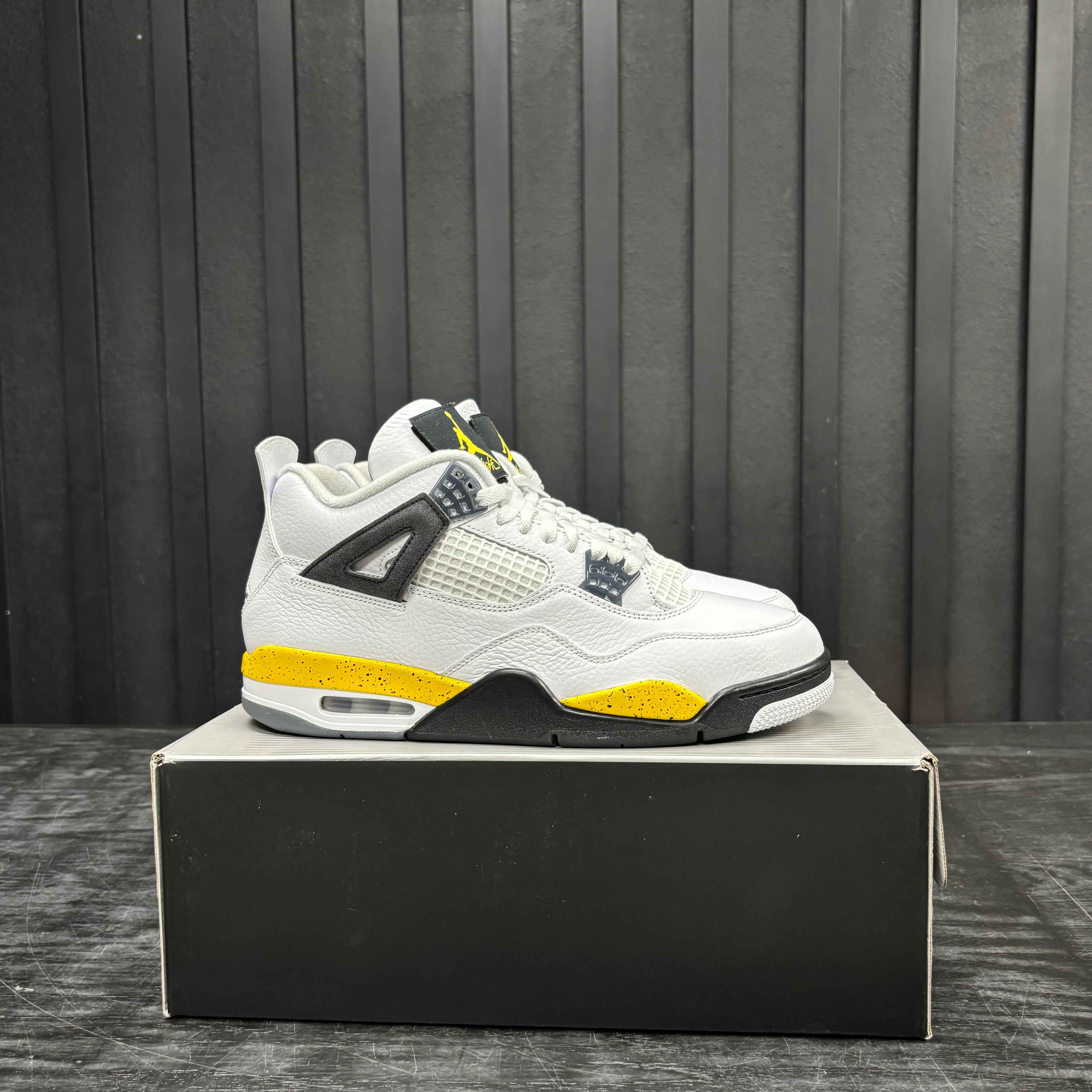 Jordan 4 Retro Rare Air Tour Yellow (2026) - Used - 4752