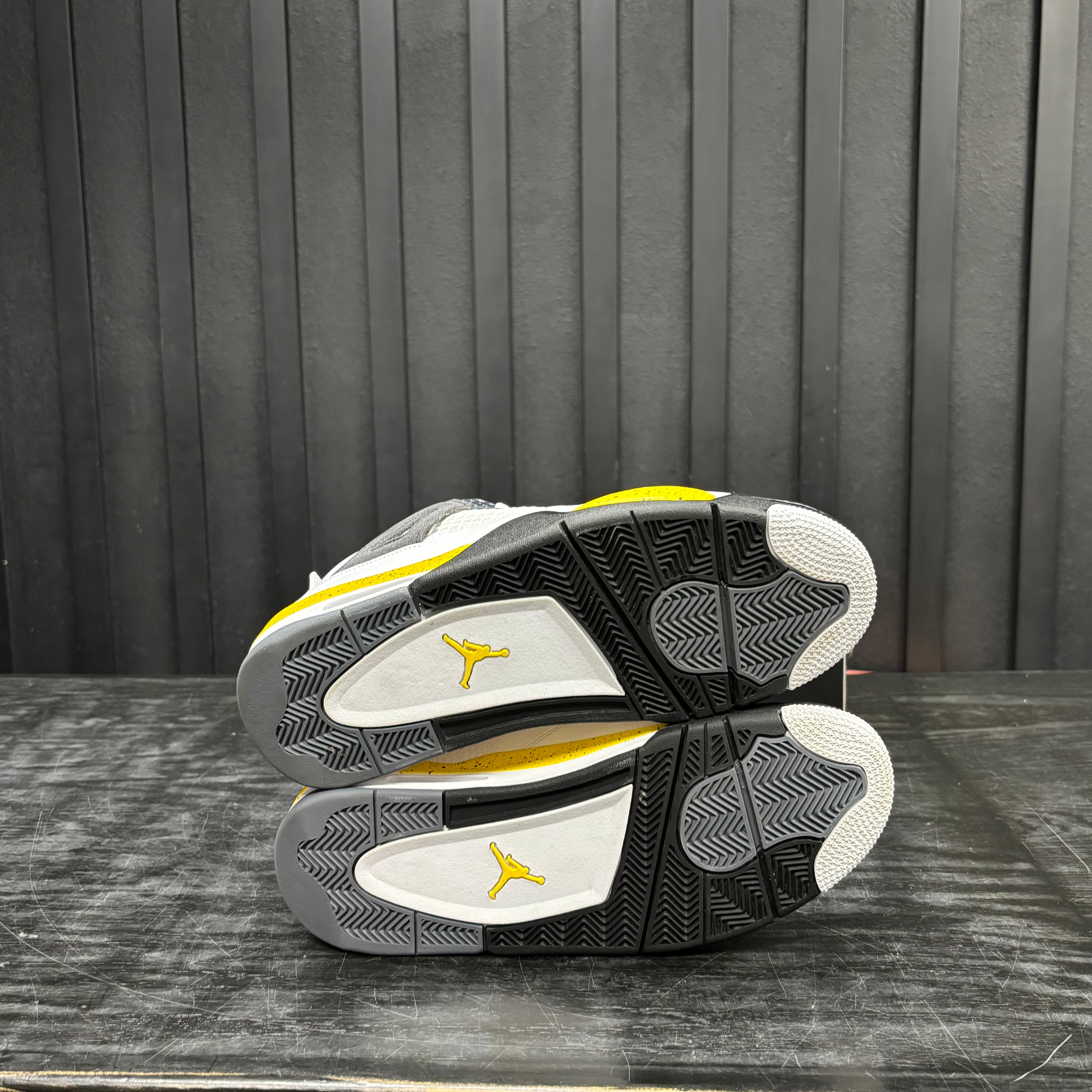 Jordan 4 Retro Rare Air Tour Yellow (2026) - Used - 4752