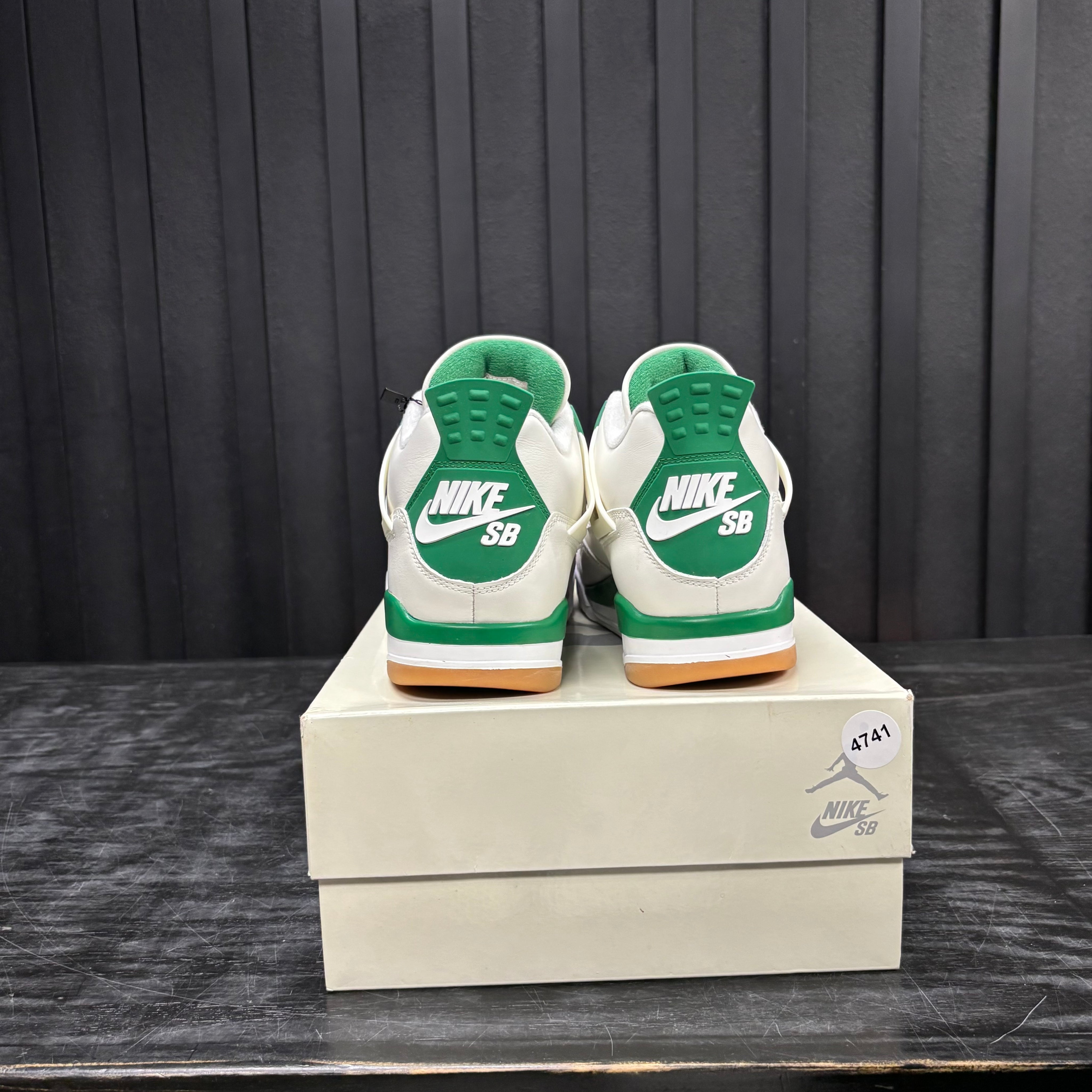 Jordan 4 Retro SB Pine Green - Used - 4741