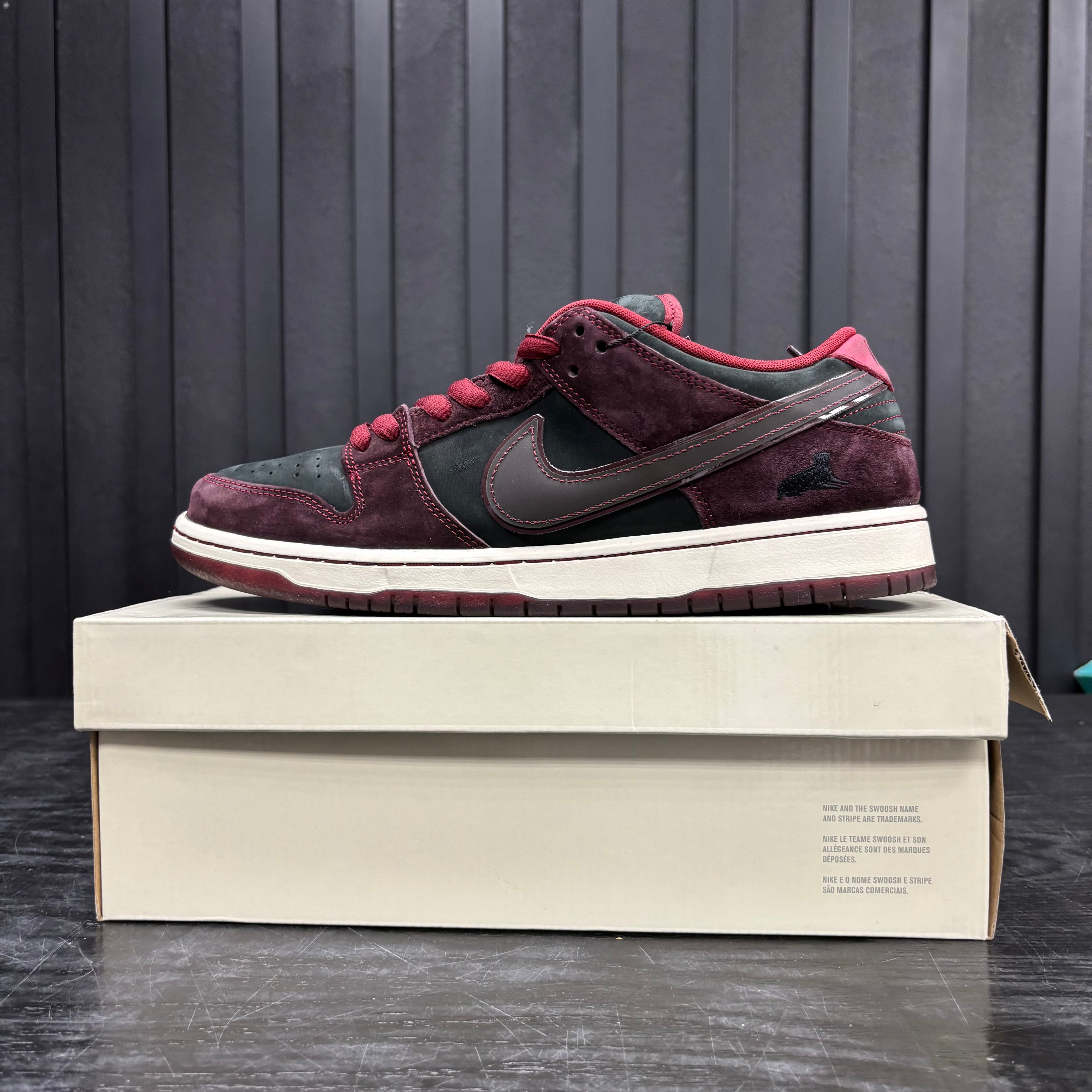 Nike SB Dunk Low Riot Skateshop - Used - 4773