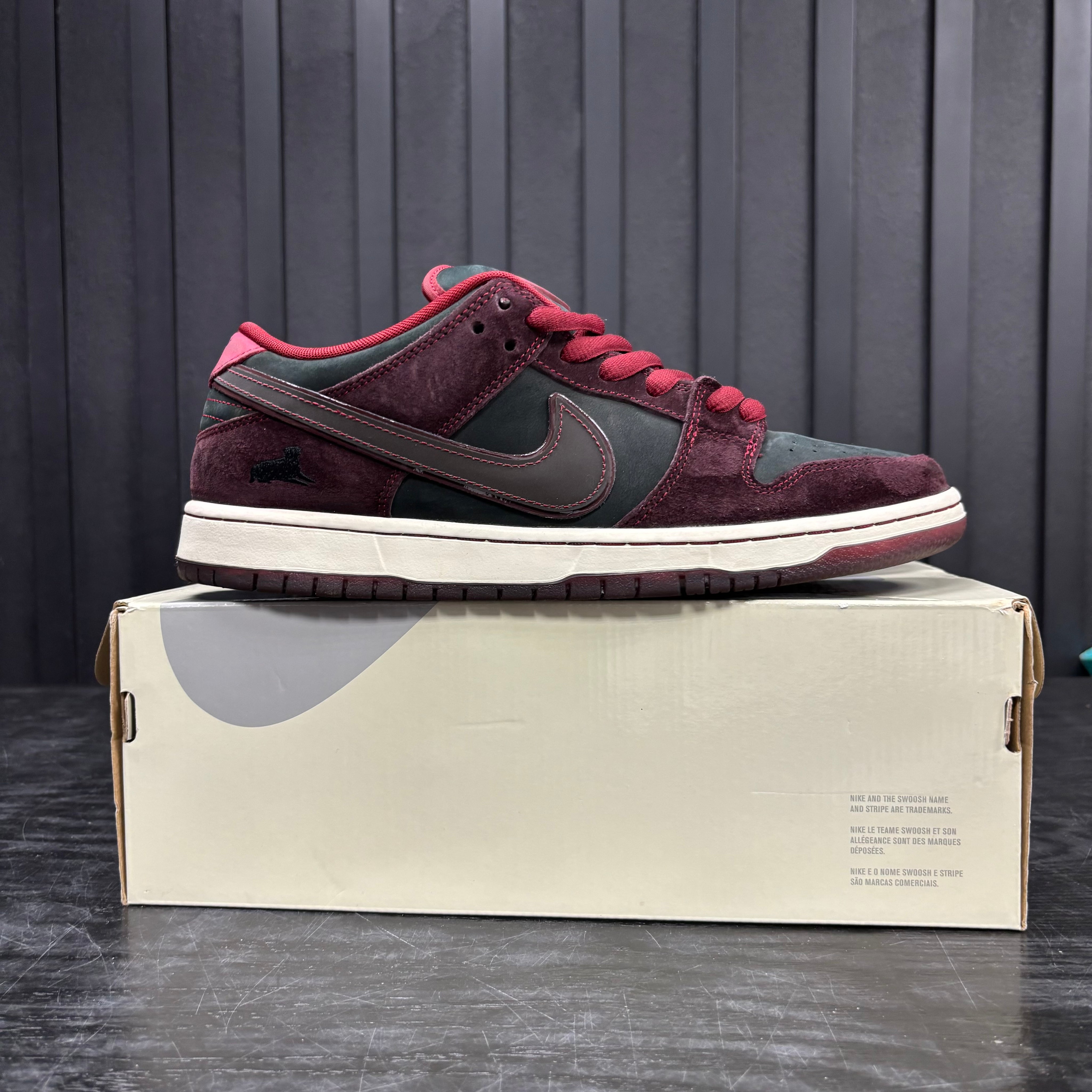 Nike SB Dunk Low Riot Skateshop - Used - 4773