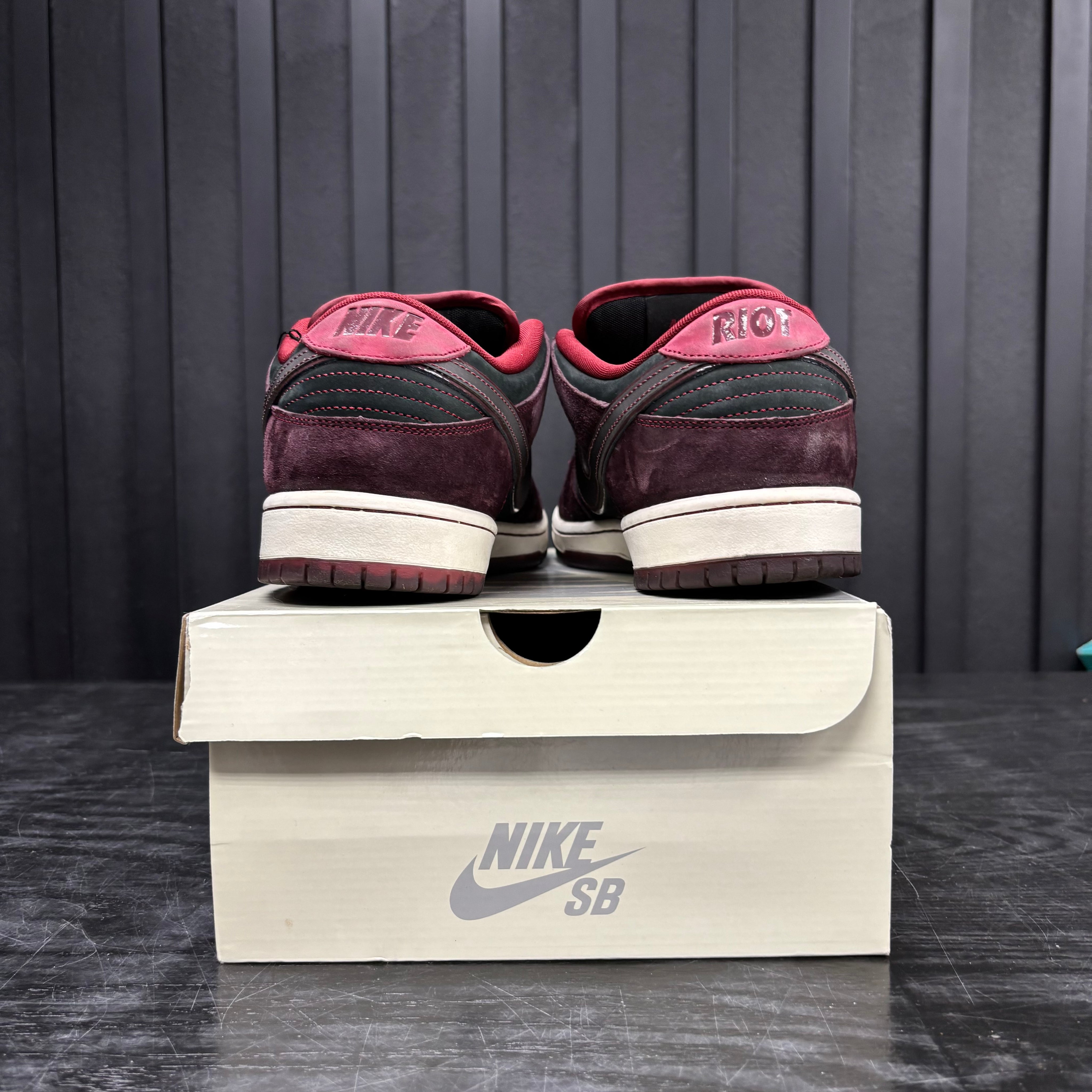 Nike SB Dunk Low Riot Skateshop - Used - 4773