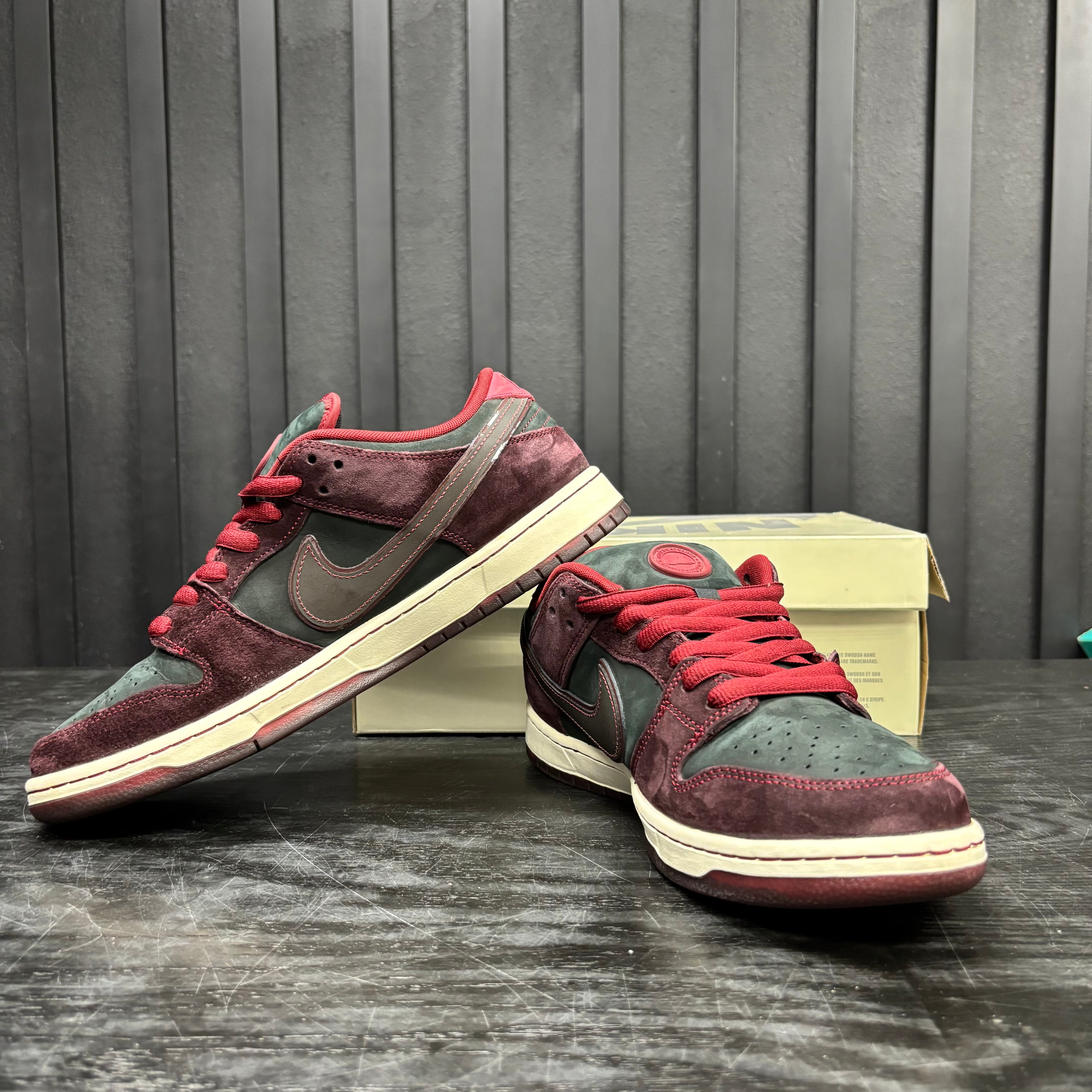 Nike SB Dunk Low Riot Skateshop - Used - 4773