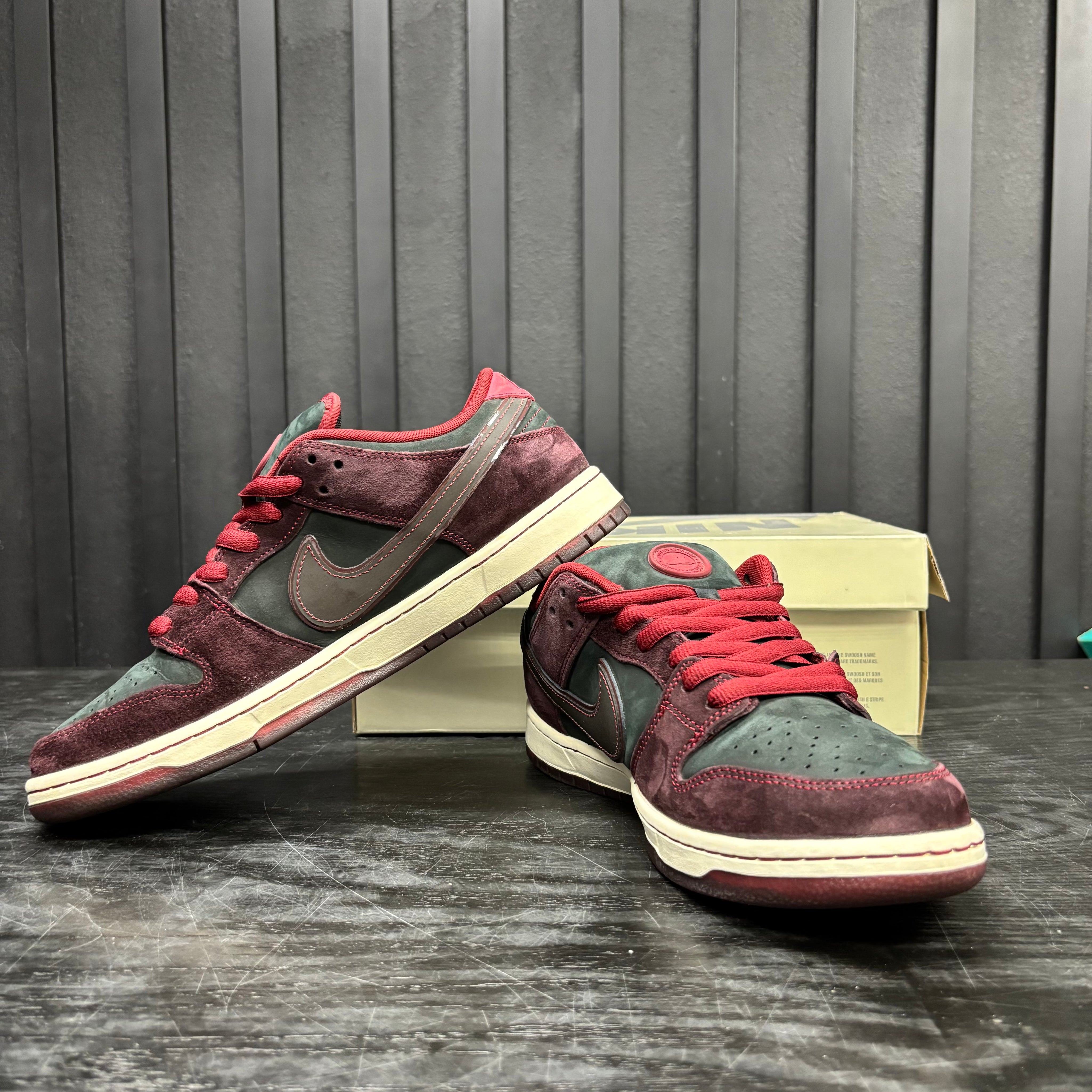 Nike SB Dunk Low Riot Skateshop - Used - 4773