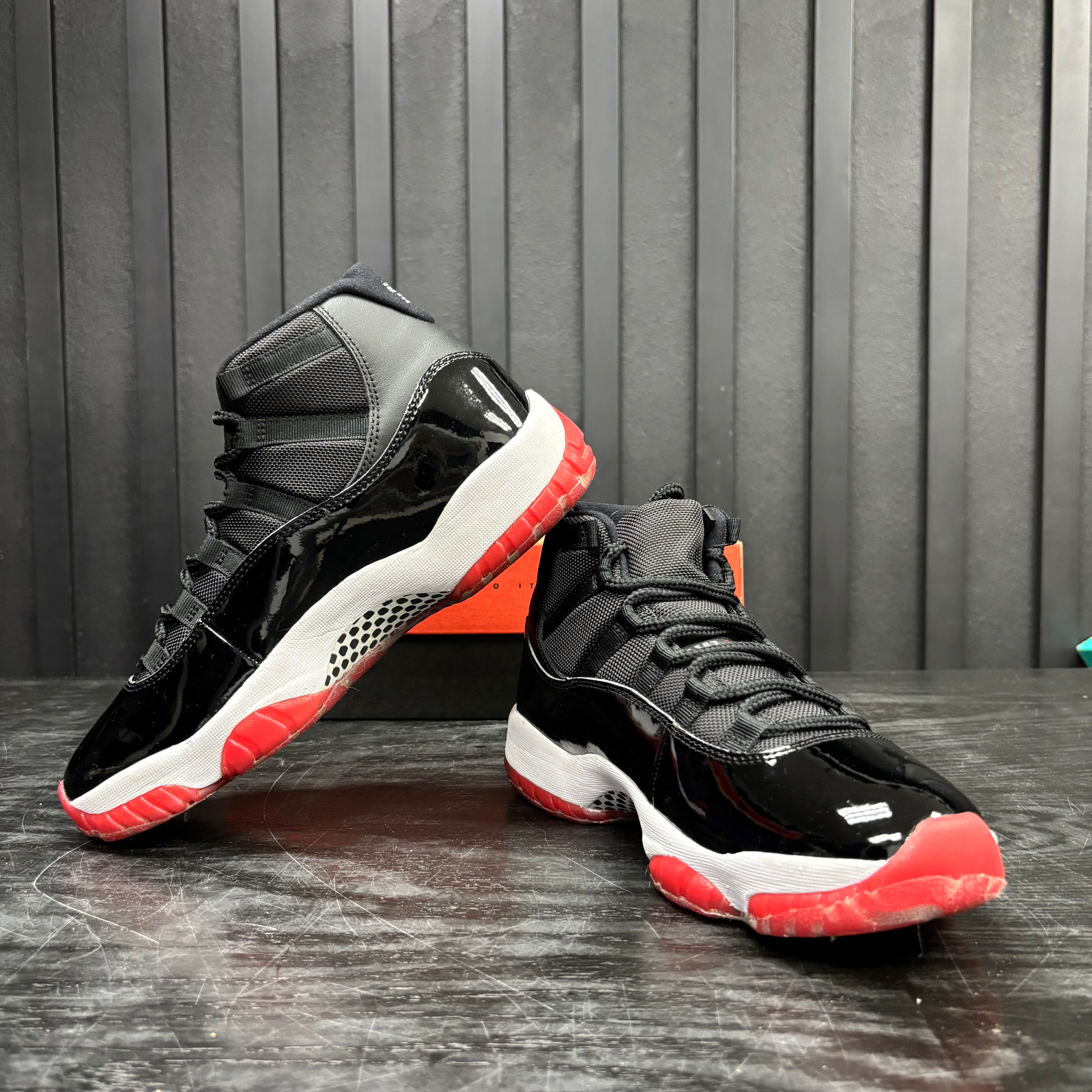 Jordan 11 Retro Playoffs Bred (2019) - Used - 4770