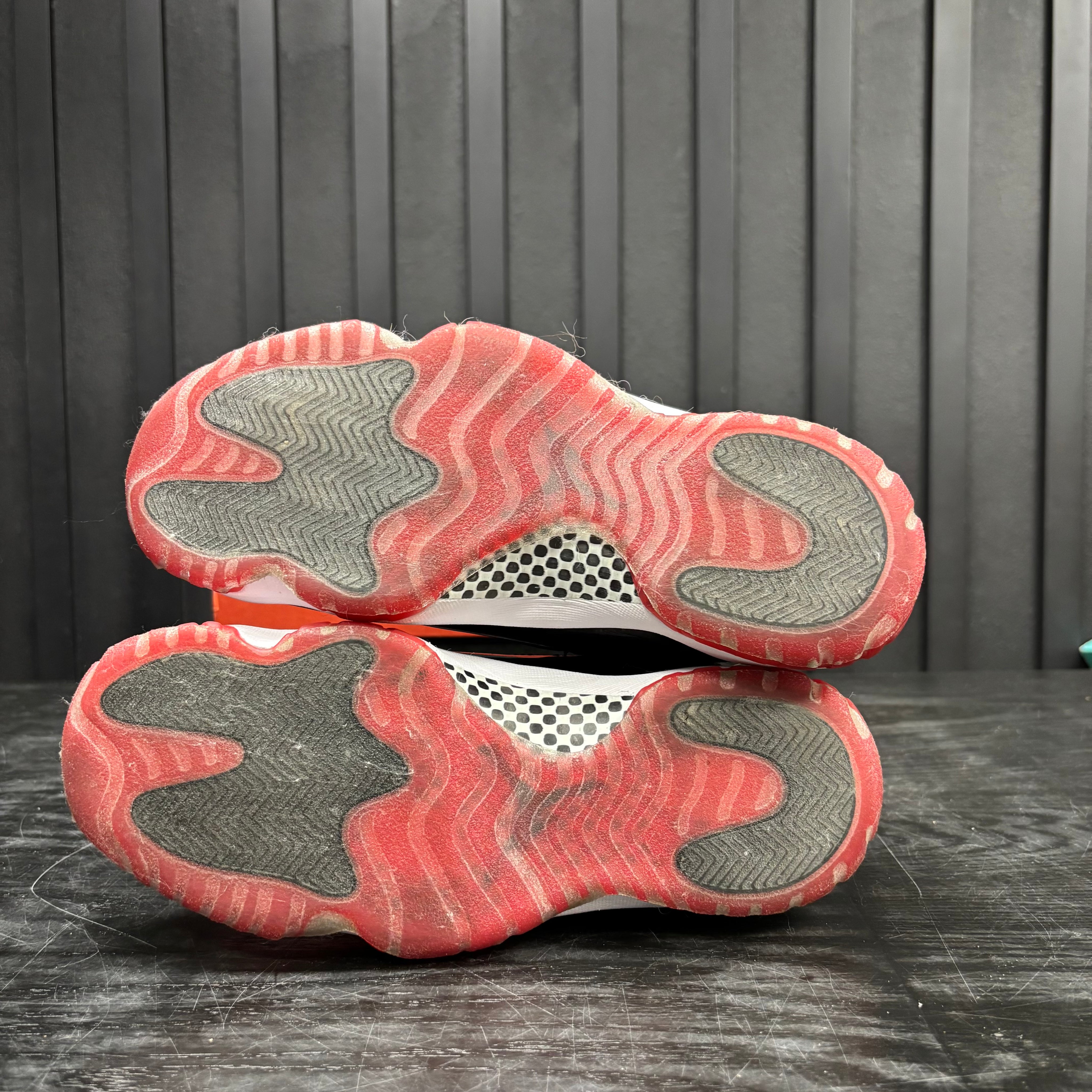 Jordan 11 Retro Playoffs Bred (2019) - Used - 4770