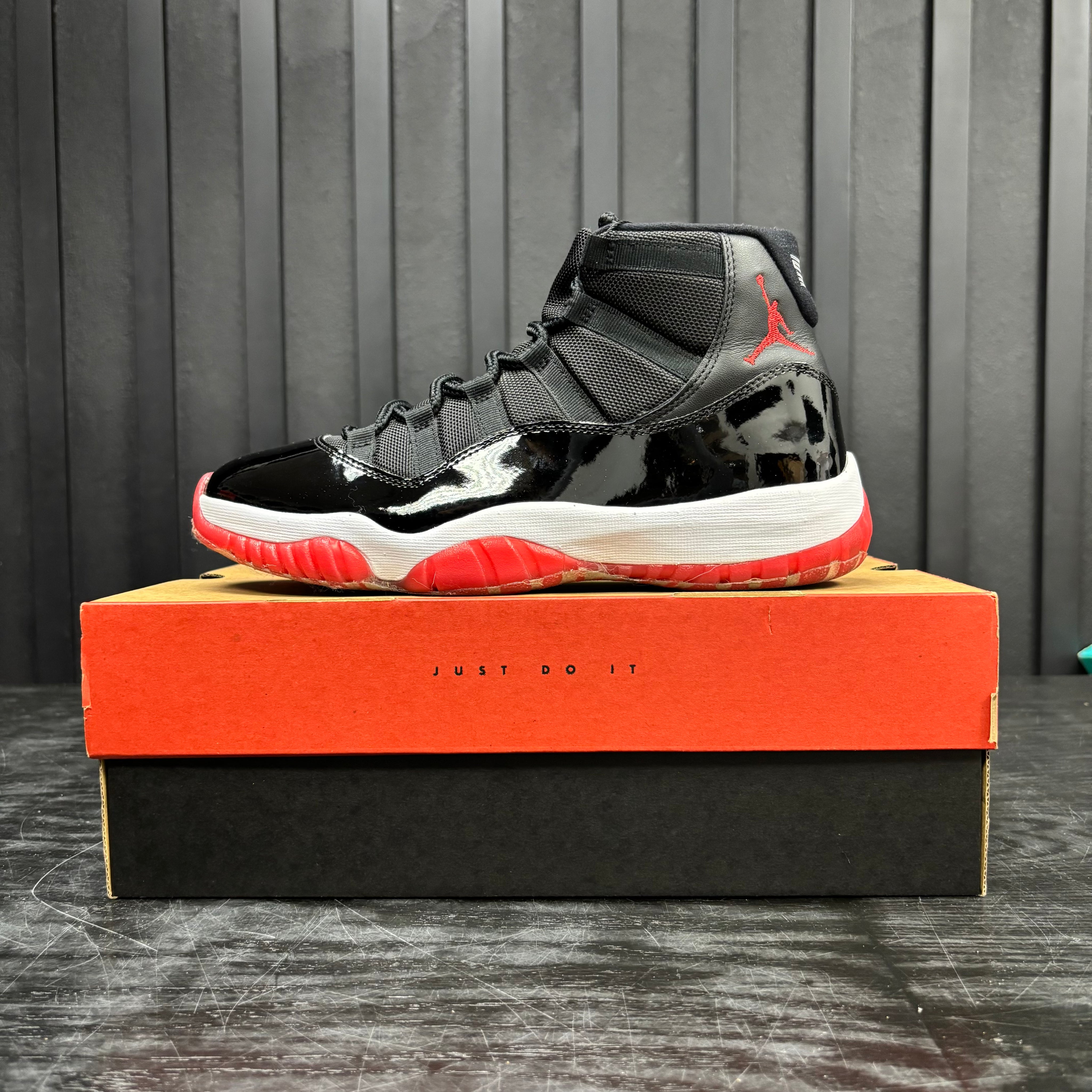 Jordan 11 Retro Playoffs Bred (2019) - Used - 4770