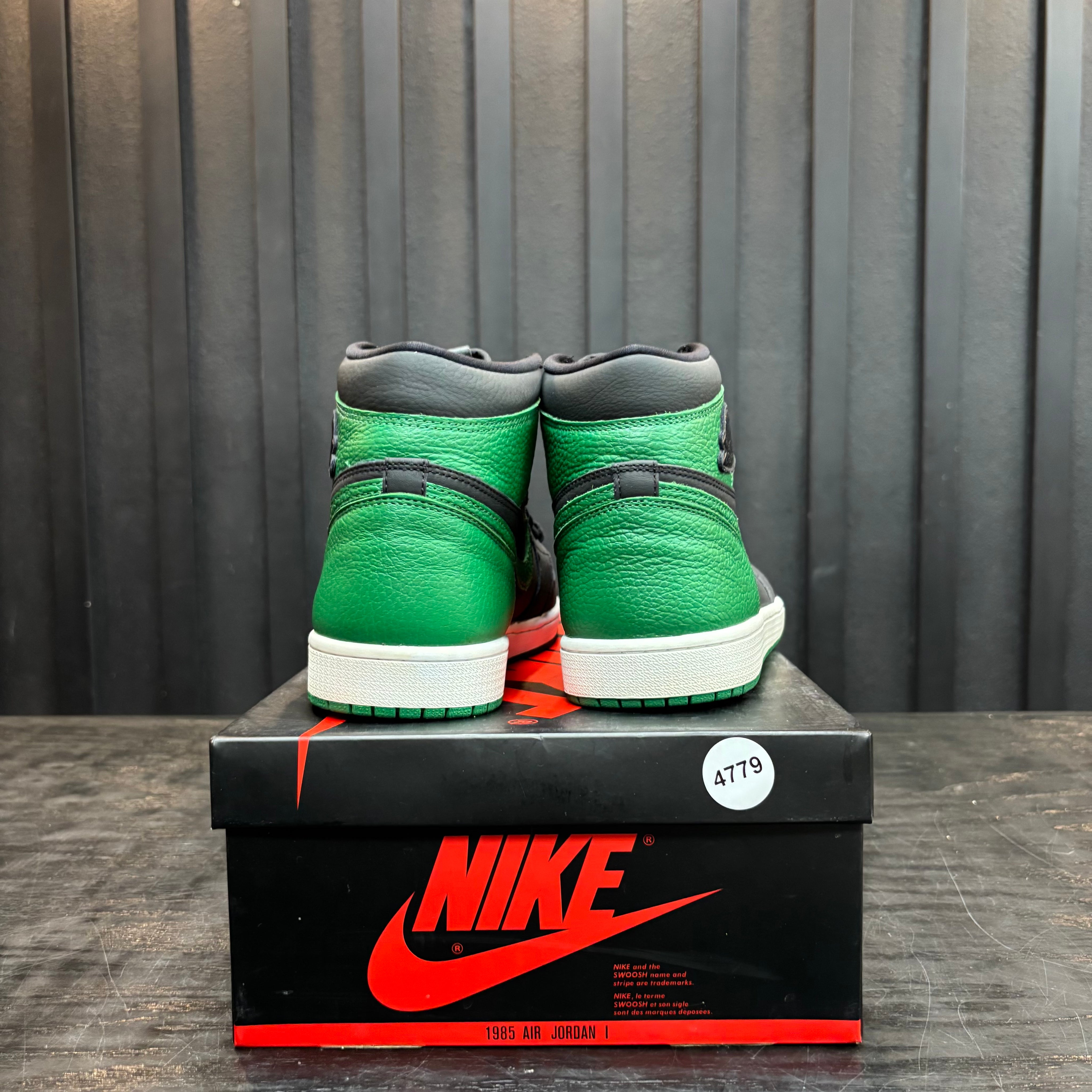 Jordan 1 Retro High Pine Green Black - Used - 4779