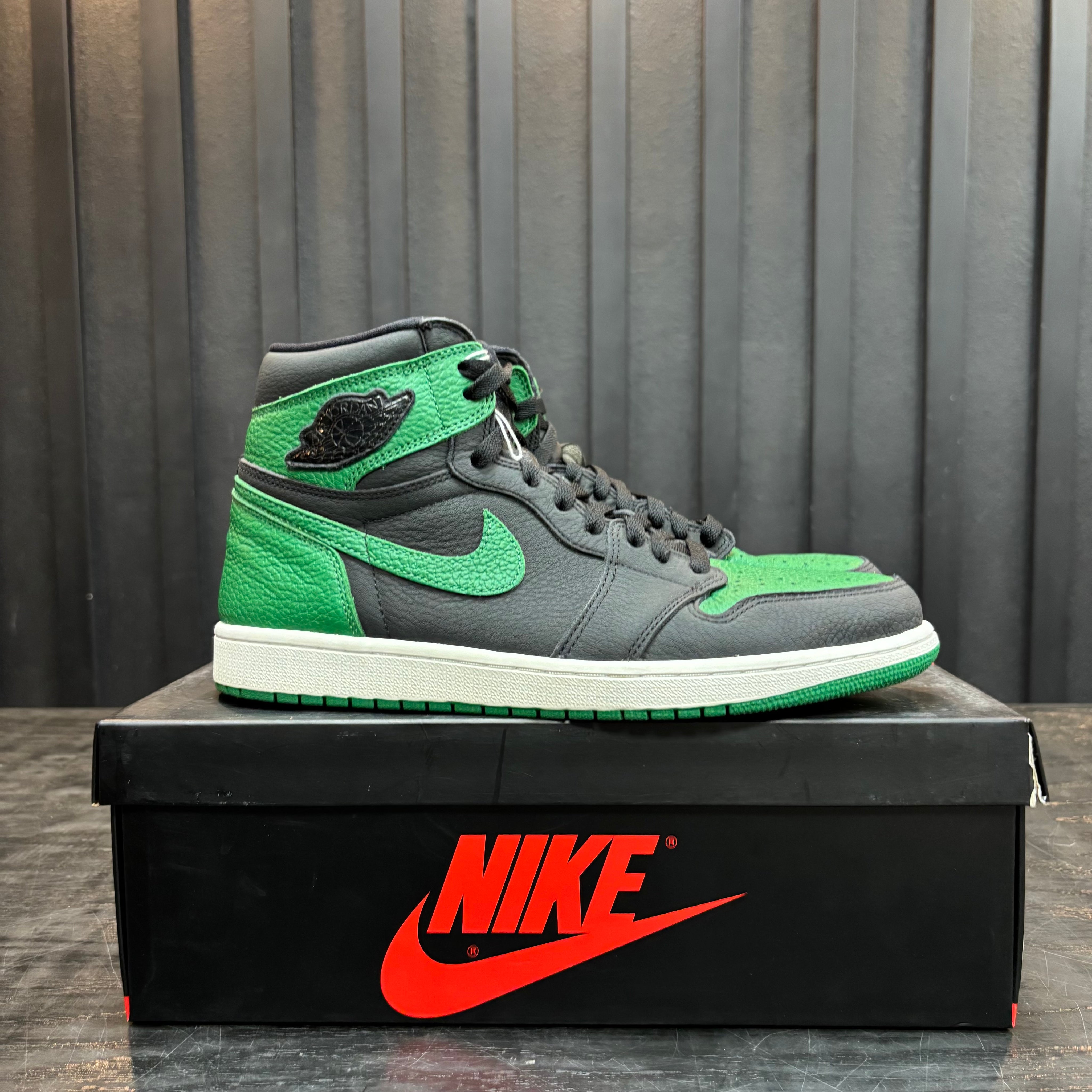 Jordan 1 Retro High Pine Green Black - Used - 4779