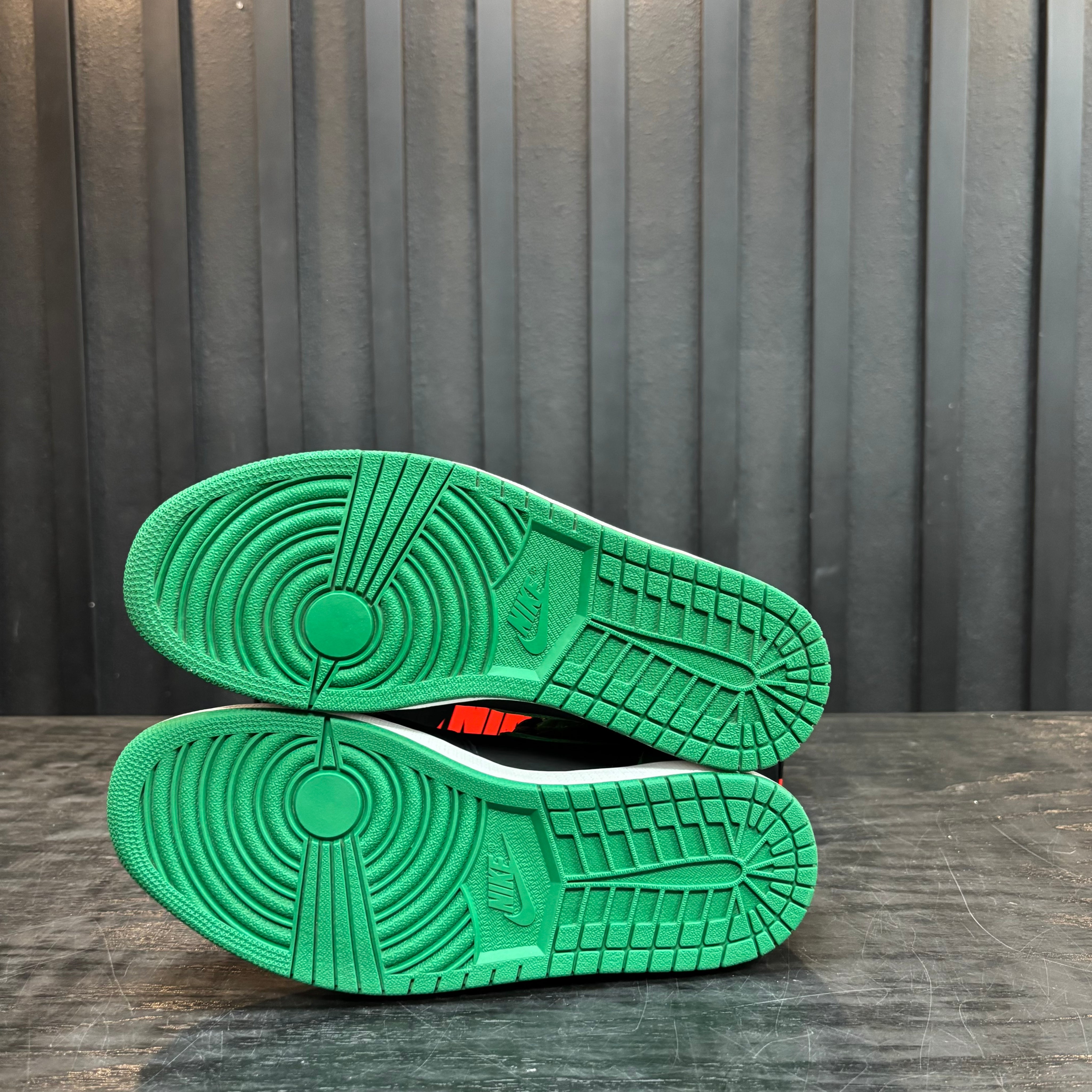 Jordan 1 Retro High Pine Green Black - Used - 4779