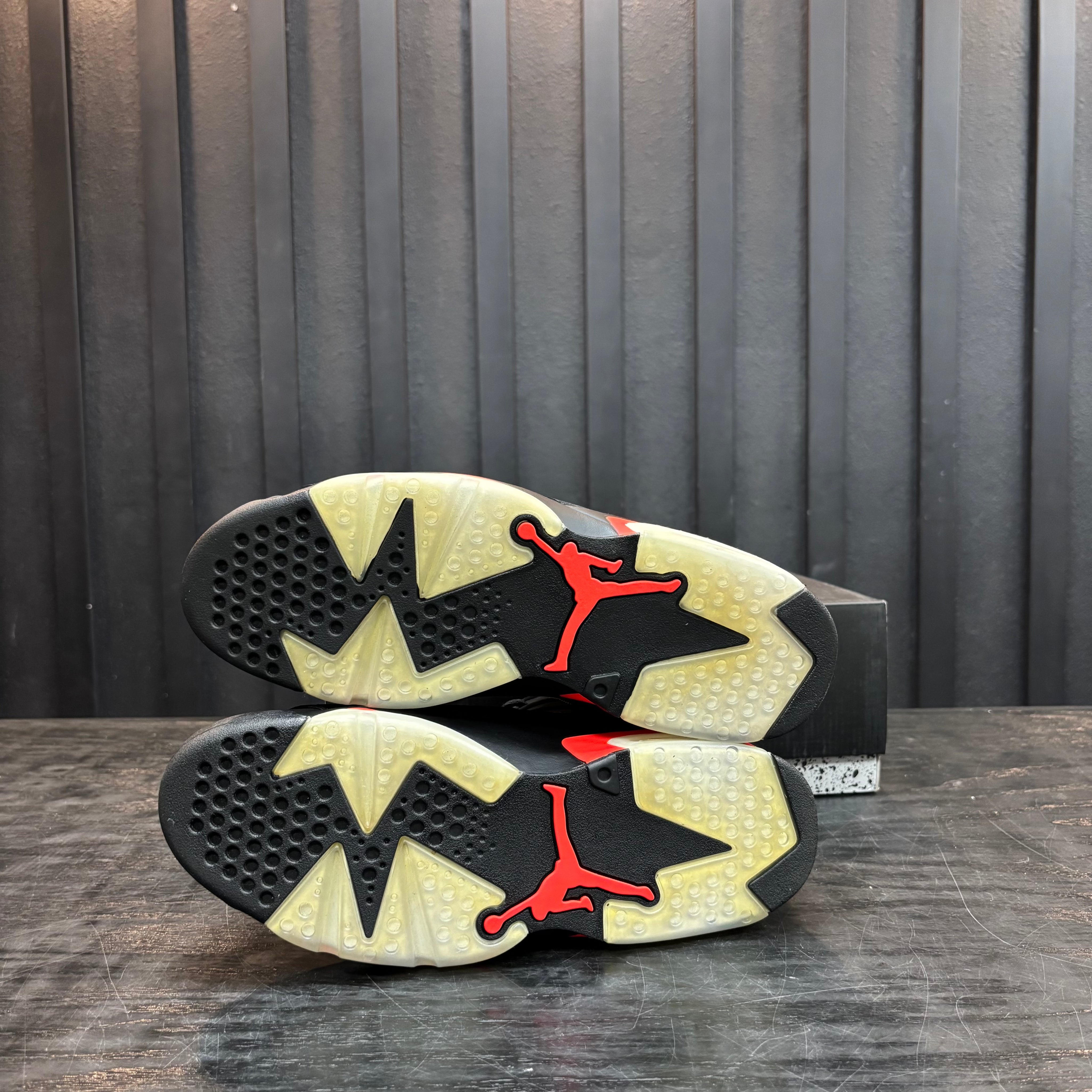Jordan 6 Retro Black Infrared (2019) - Used - 0001