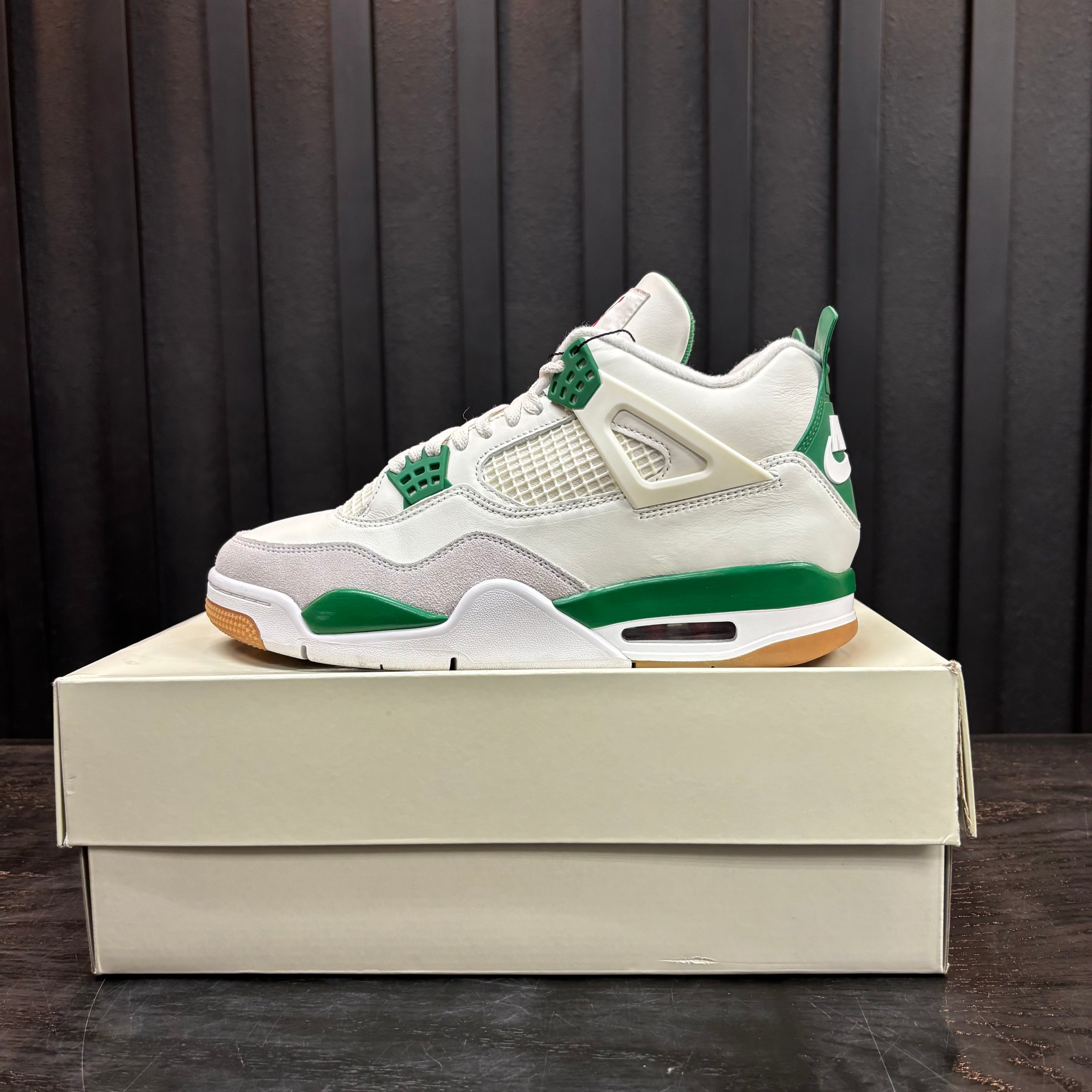 Jordan 4 Retro SB Pine Green - Used - 4792