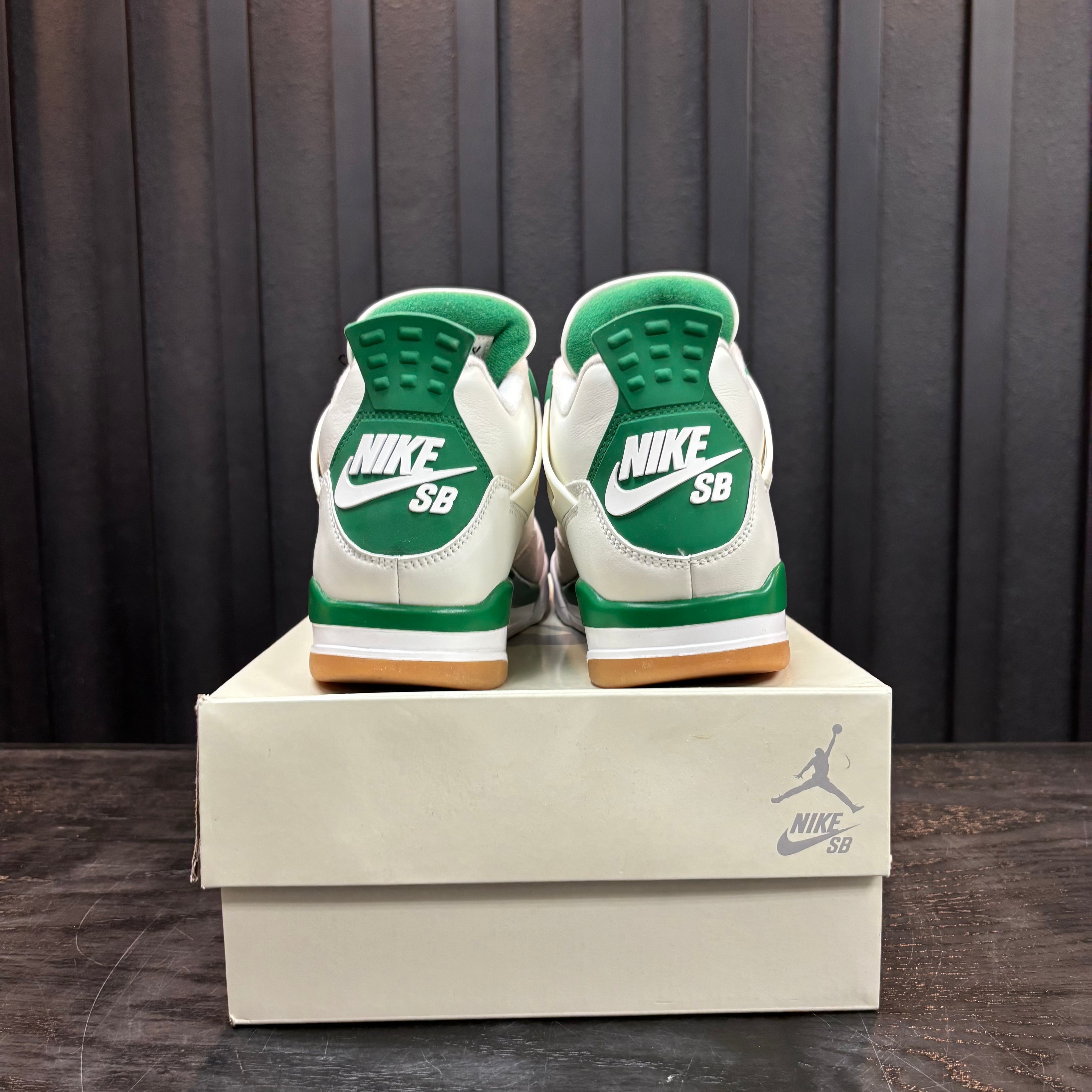 Jordan 4 Retro SB Pine Green - Used - 4792