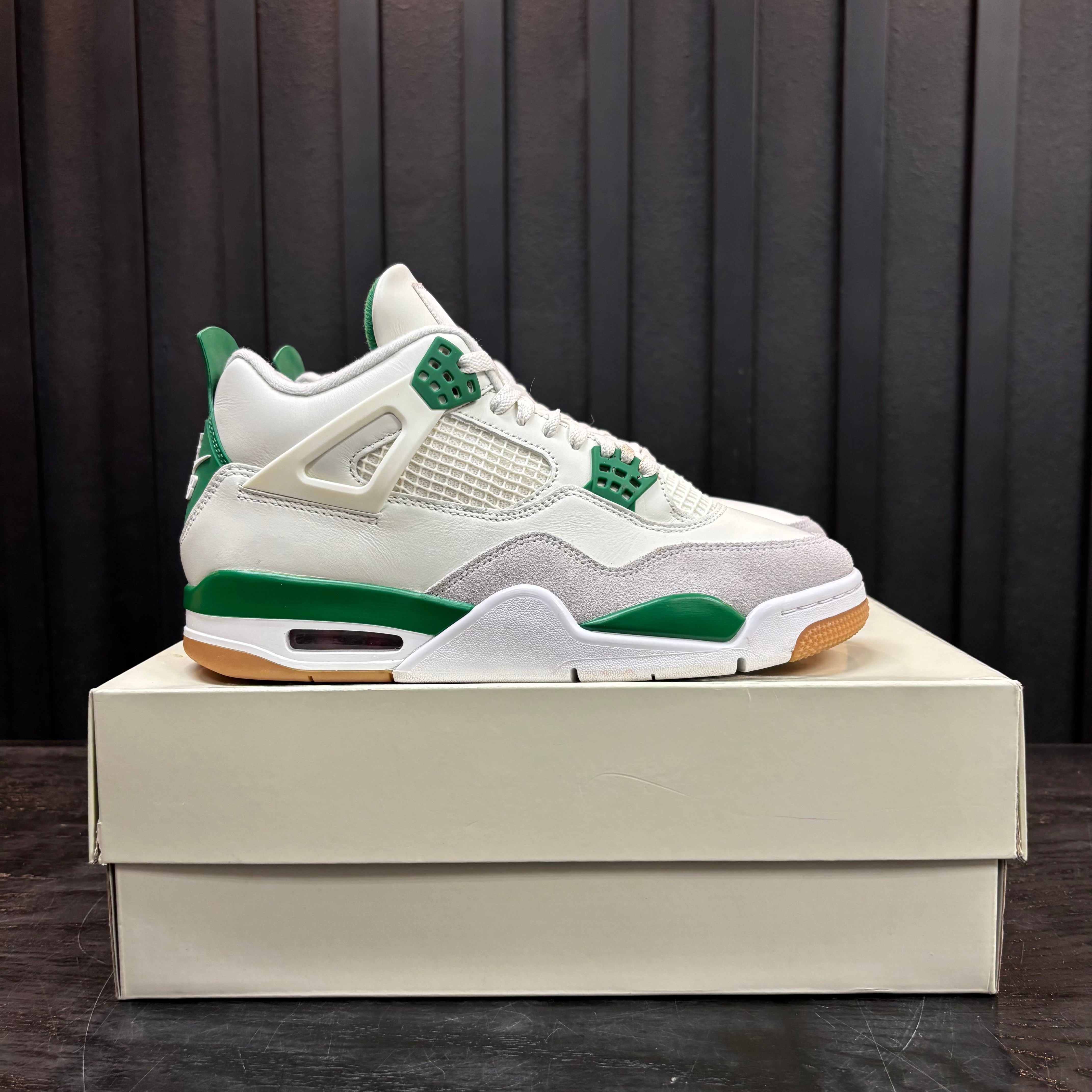 Jordan 4 Retro SB Pine Green - Used - 4792