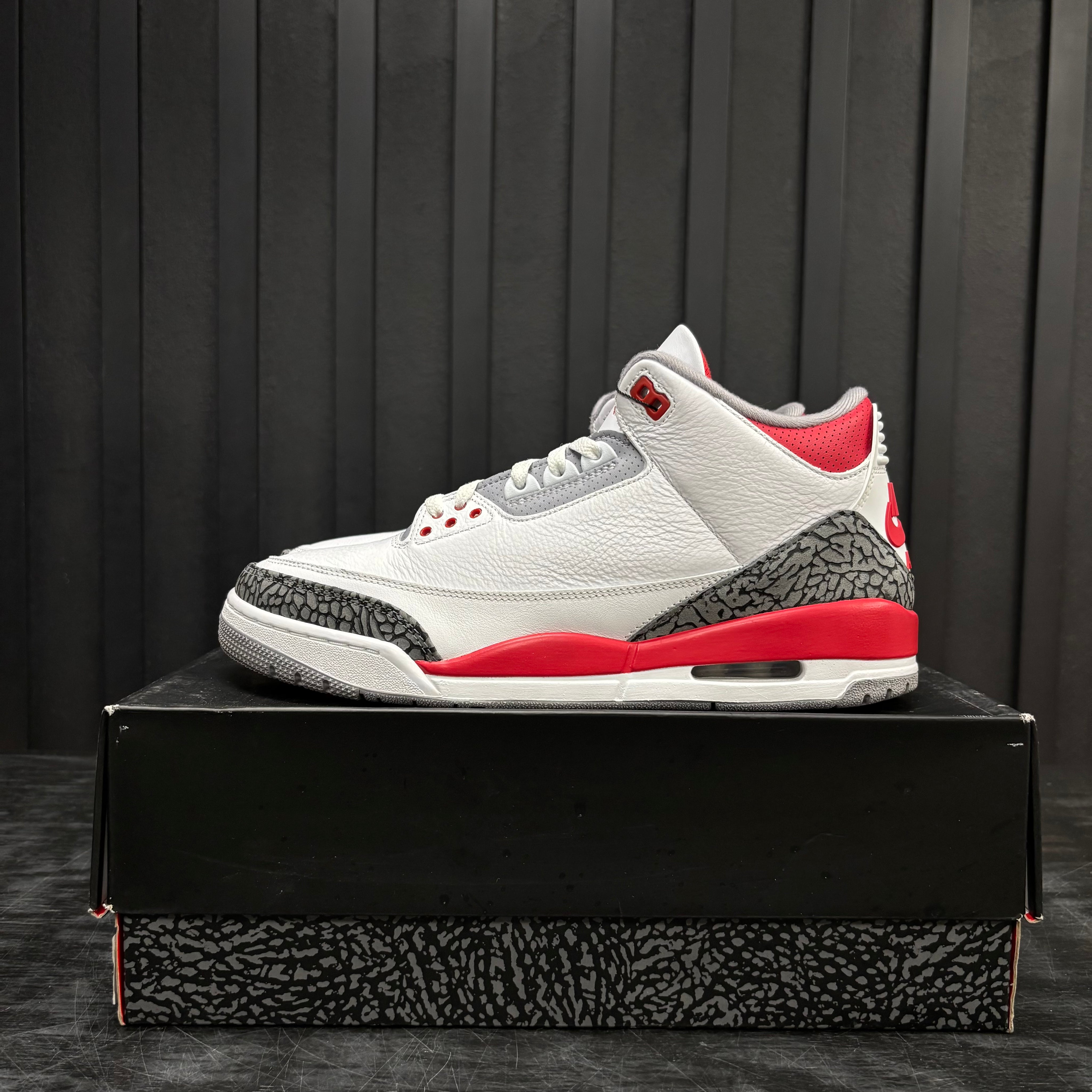 Jordan 3 Retro Fire Red (2022) - Used - 3929